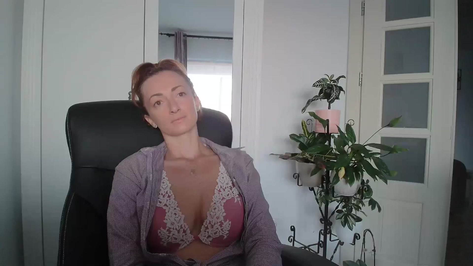 Gallery image thumbnail from AryaS's myfreecams stream on, 09/21/2024, 17:01 image 11 of 20