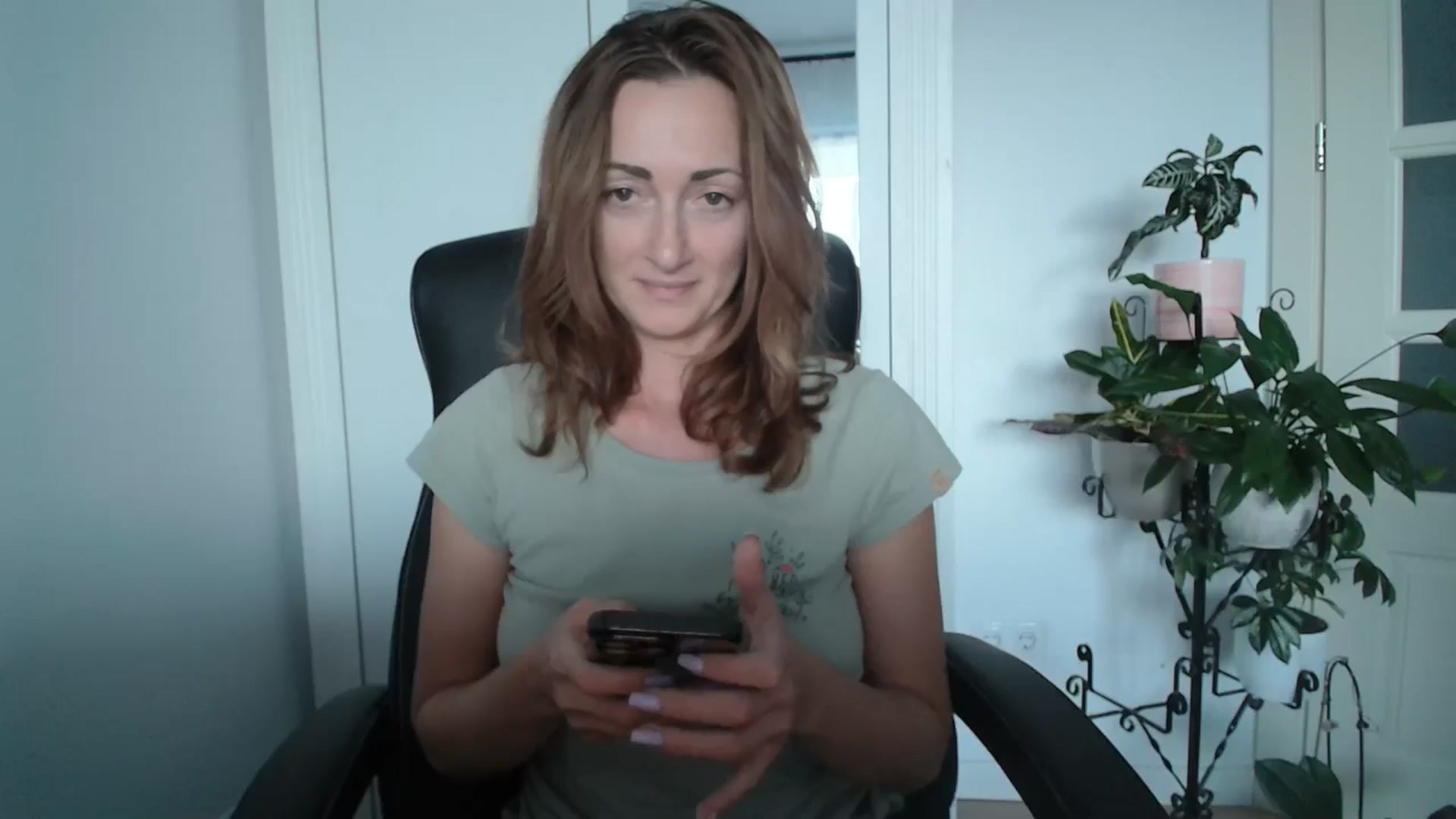 Gallery image thumbnail from AryaS's myfreecams stream on, 10/14/2024, 16:17 image 9 of 20