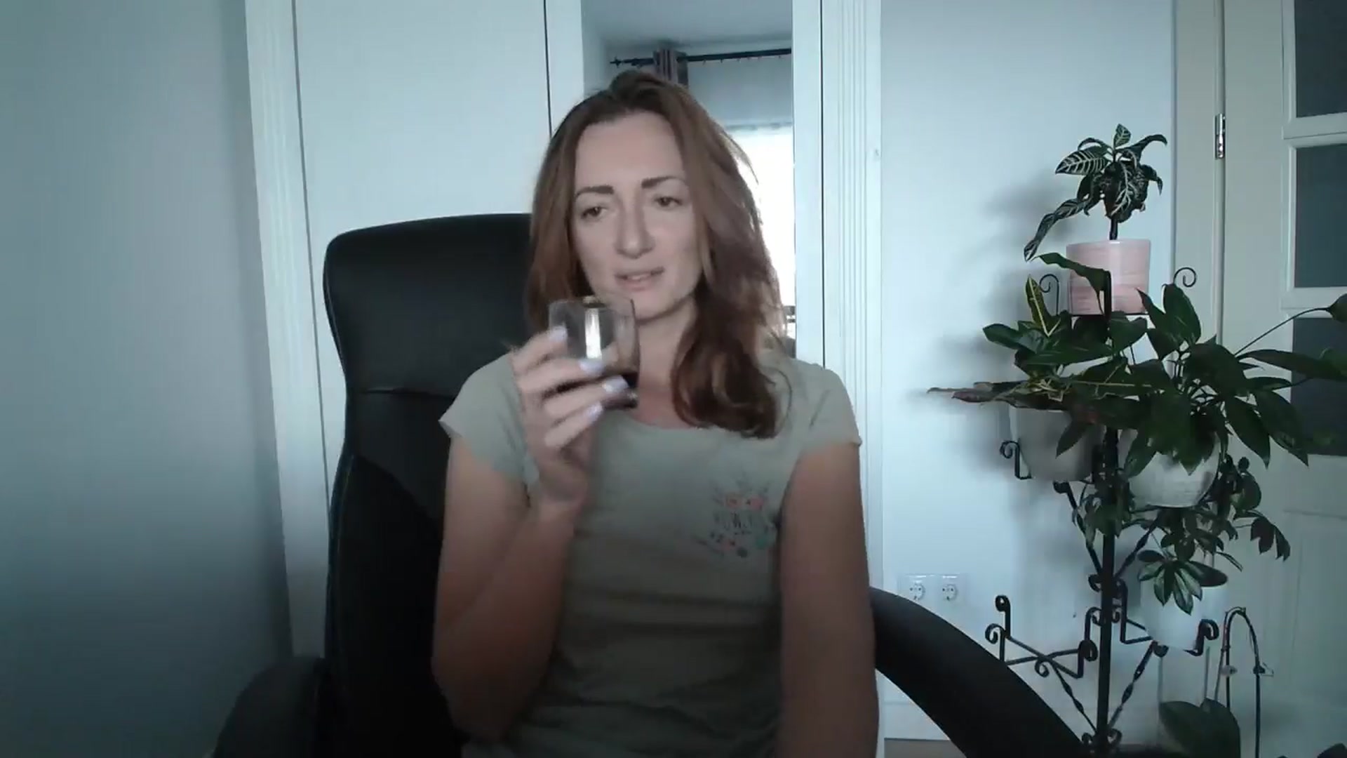 Gallery image thumbnail from AryaS's myfreecams stream on, 10/14/2024, 16:17 image 11 of 20