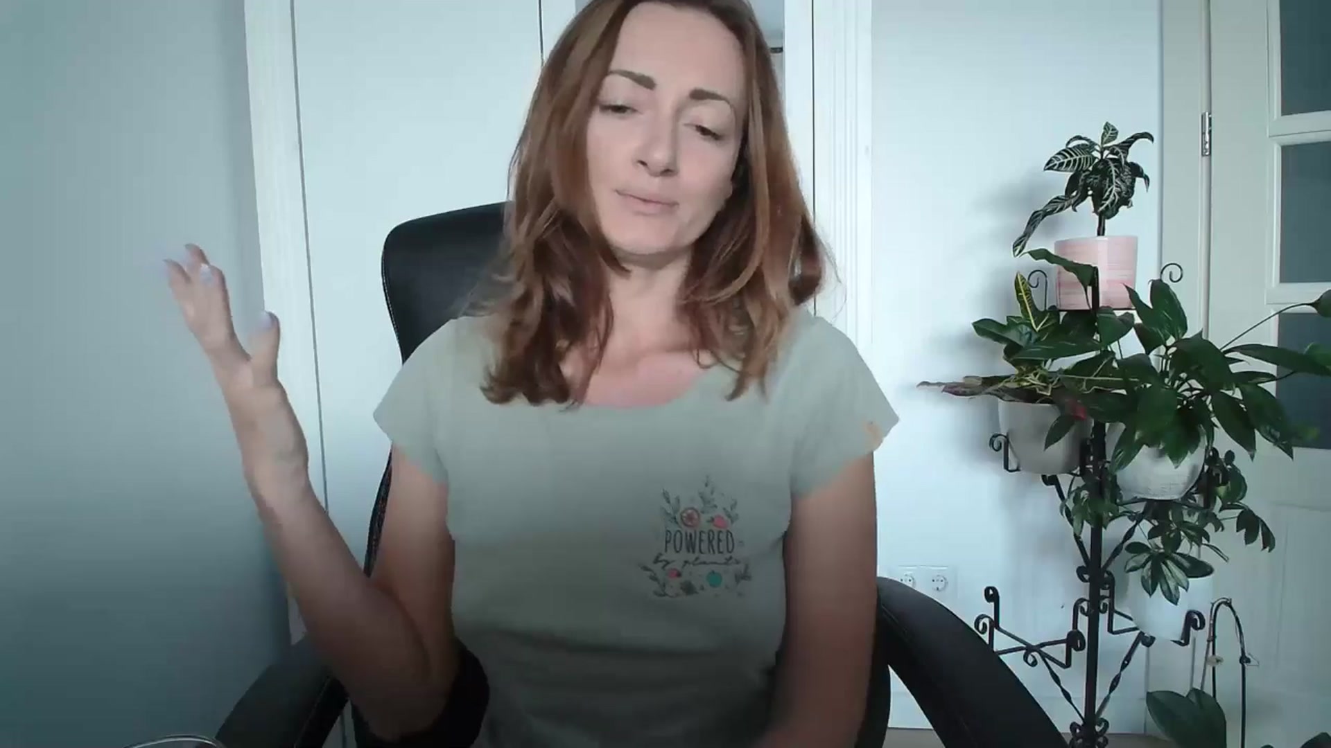 Gallery image thumbnail from AryaS's myfreecams stream on, 10/14/2024, 16:17 image 5 of 20