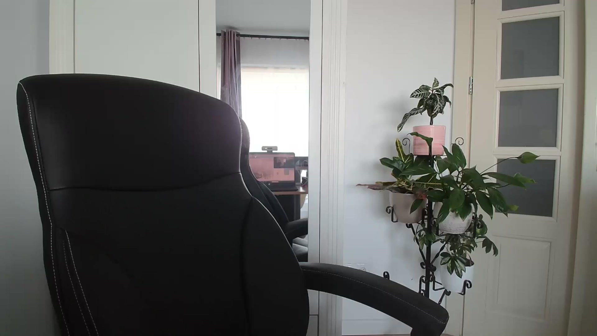Gallery image thumbnail from AryaS's myfreecams stream on, 10/19/2024, 15:09 image 1 of 20