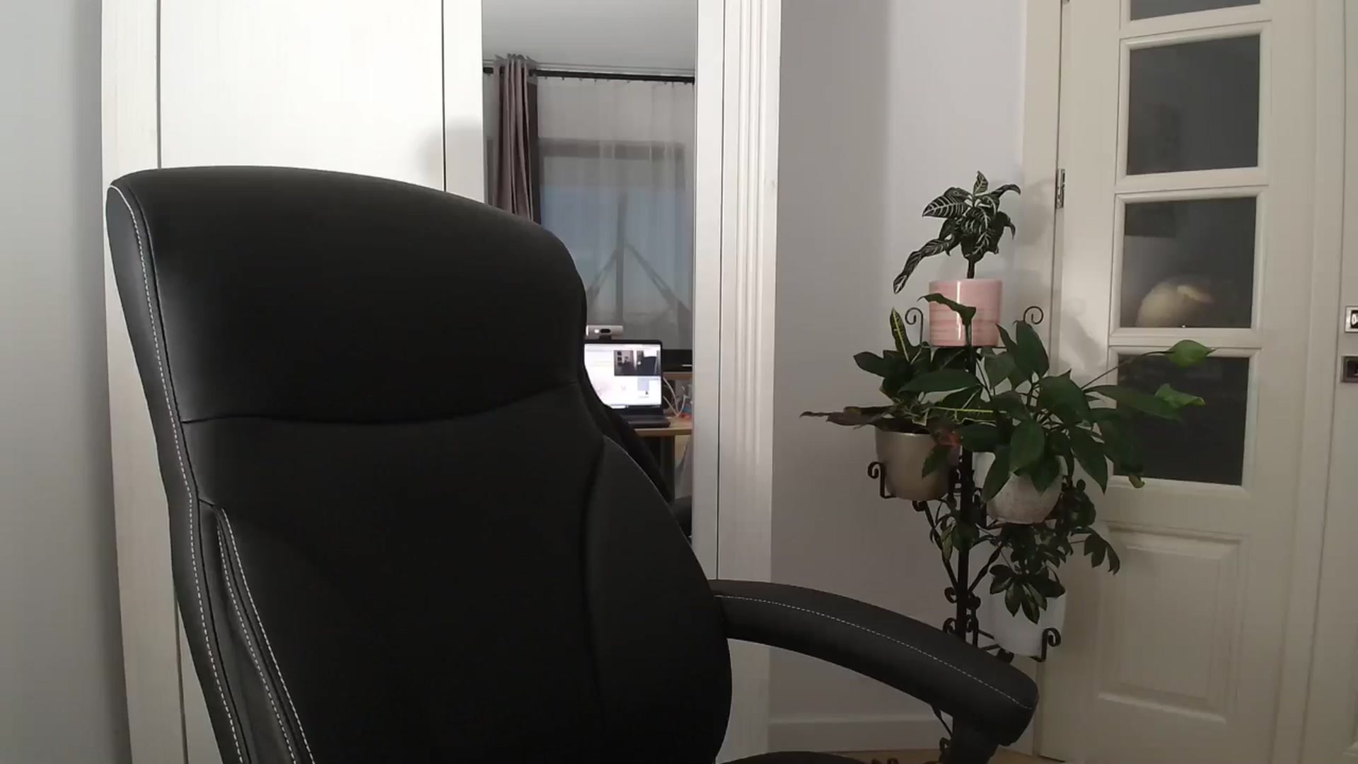 Gallery image thumbnail from AryaS's myfreecams stream on, 10/19/2024, 16:23 image 19 of 20