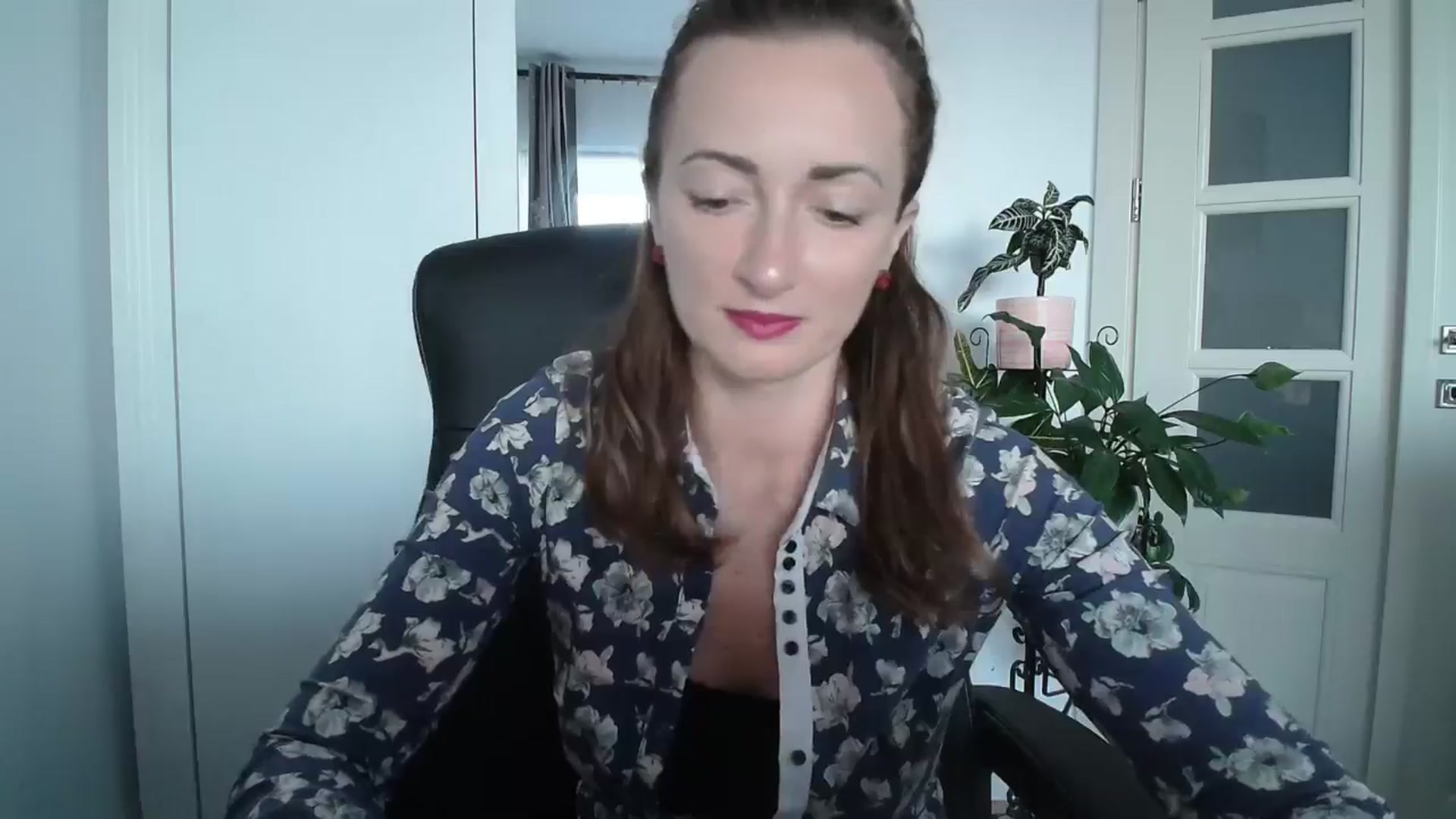Gallery image thumbnail from AryaS's myfreecams stream on, 10/19/2024, 16:23 image 8 of 20