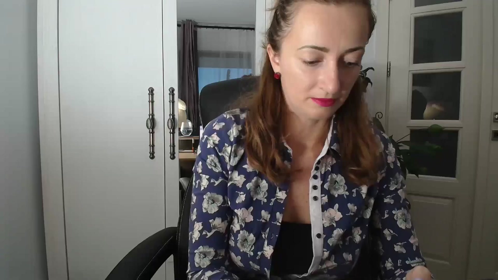 Gallery image thumbnail from AryaS's myfreecams stream on, 10/19/2024, 16:23 image 16 of 20