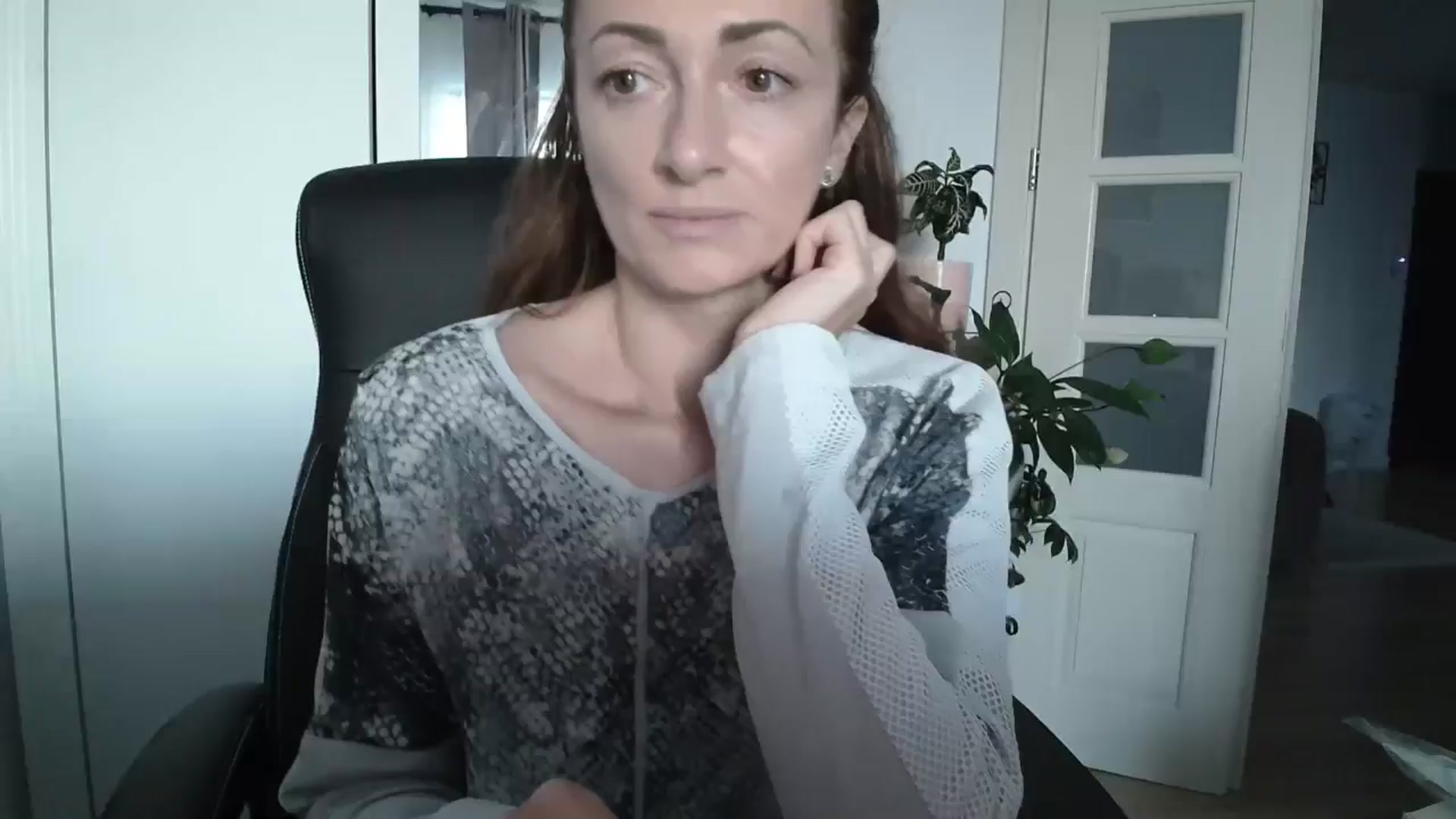 Gallery image thumbnail from AryaS's myfreecams stream on, 10/25/2024, 19:19 image 1 of 20
