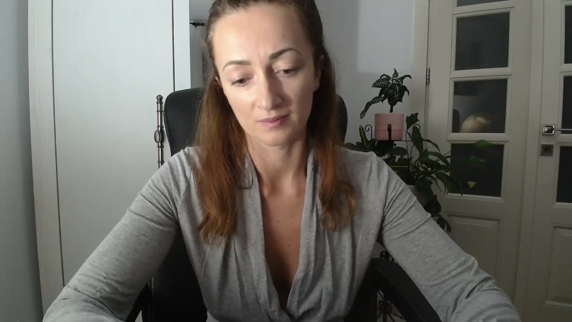 Gallery image thumbnail from AryaS's myfreecams stream on, 10/25/2024, 19:19 image 15 of 20