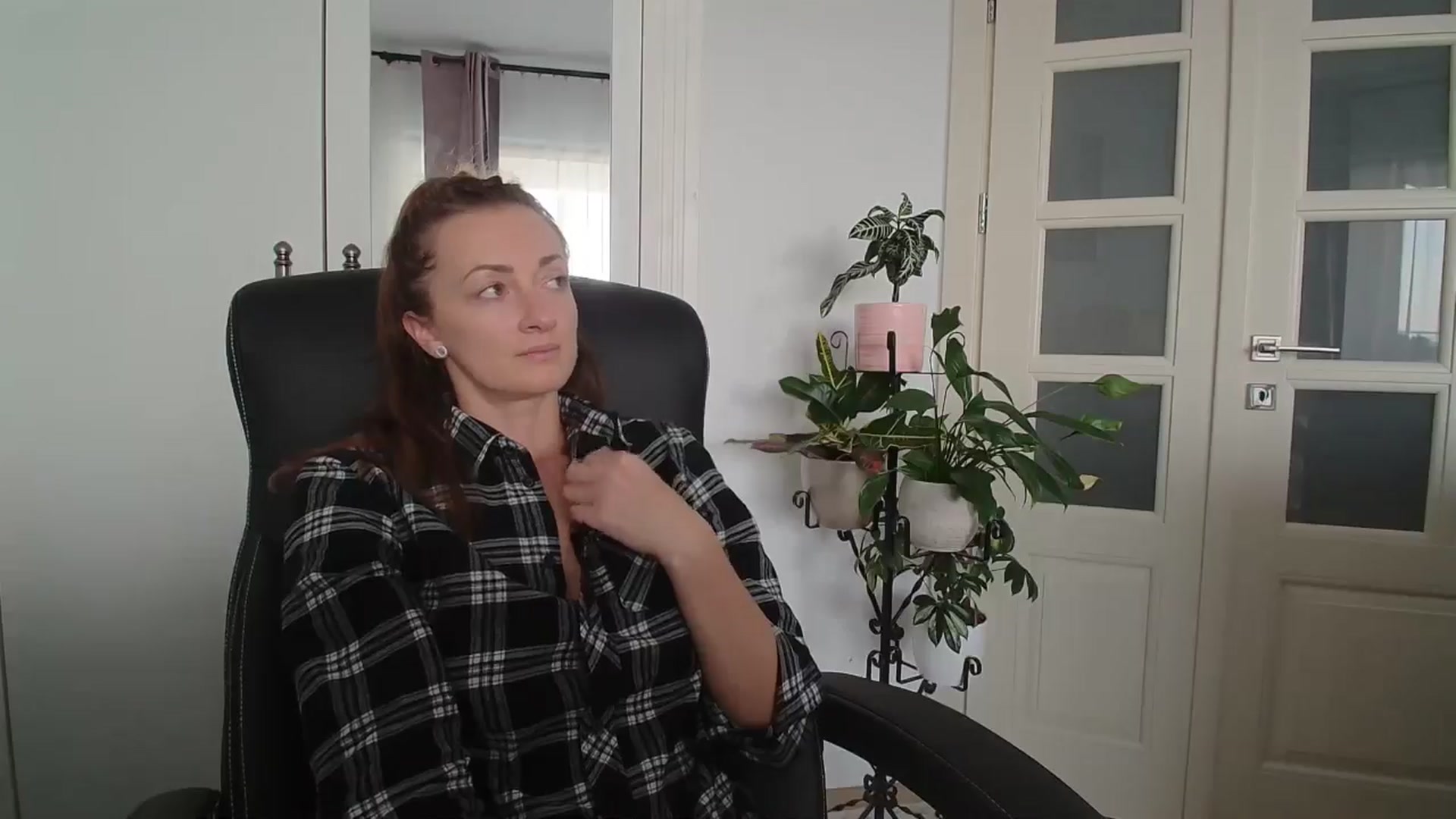 Gallery image thumbnail from AryaS's myfreecams stream on, 10/26/2024, 14:53 image 6 of 20