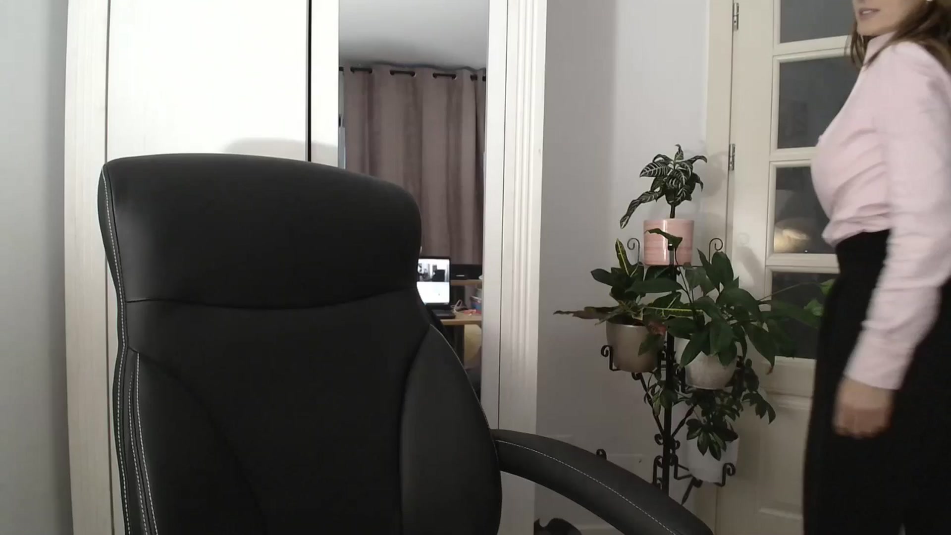 Gallery image thumbnail from AryaS's myfreecams stream on, 10/31/2024, 15:35 image 16 of 20