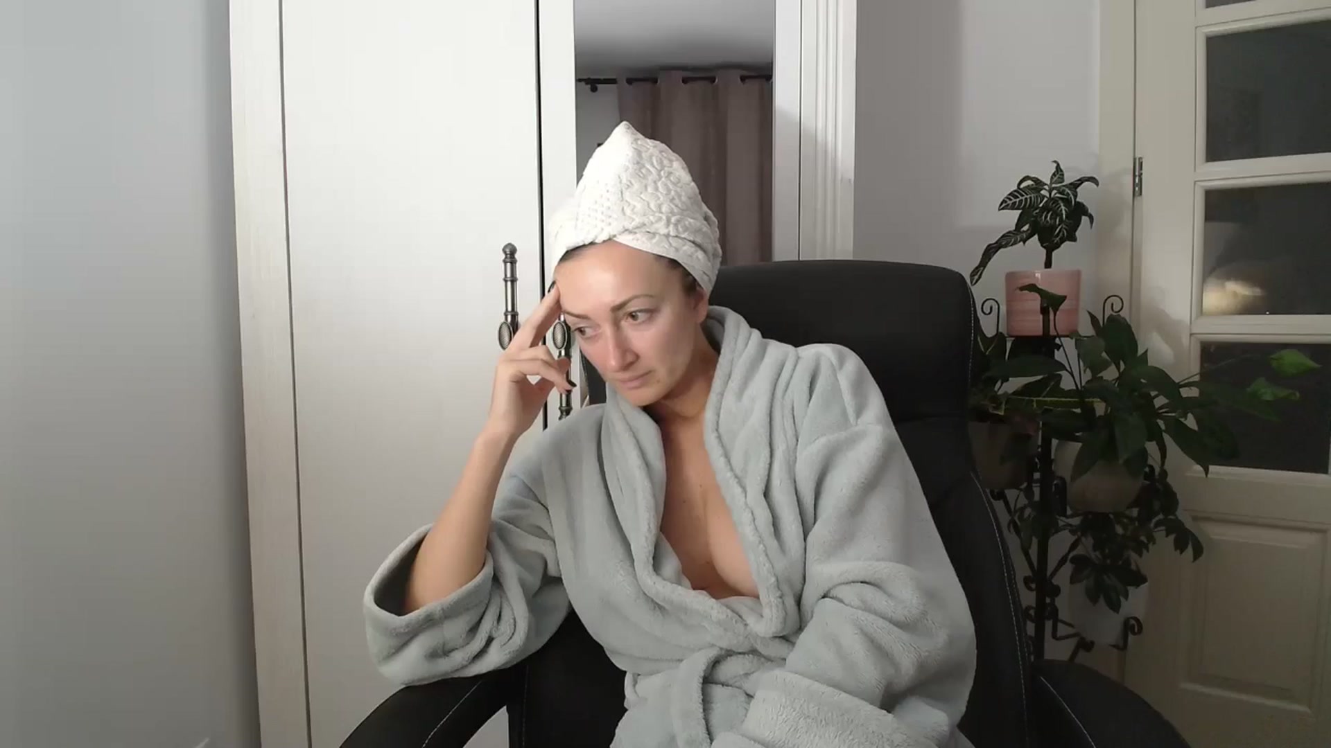Gallery image thumbnail from AryaS's myfreecams stream on, 11/01/2024, 18:06 image 8 of 20