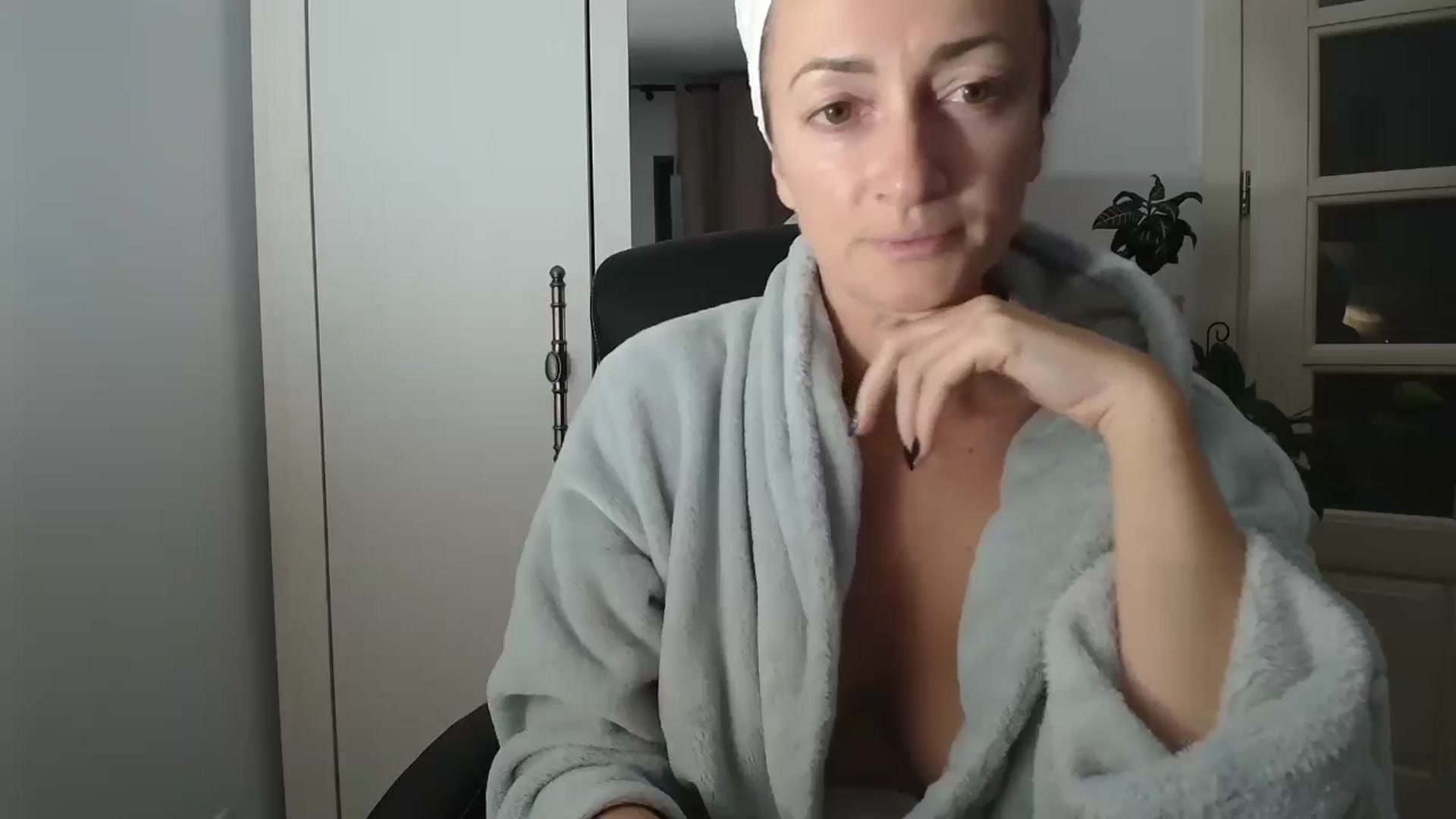 Gallery image thumbnail from AryaS's myfreecams stream on, 11/01/2024, 18:06 image 9 of 20