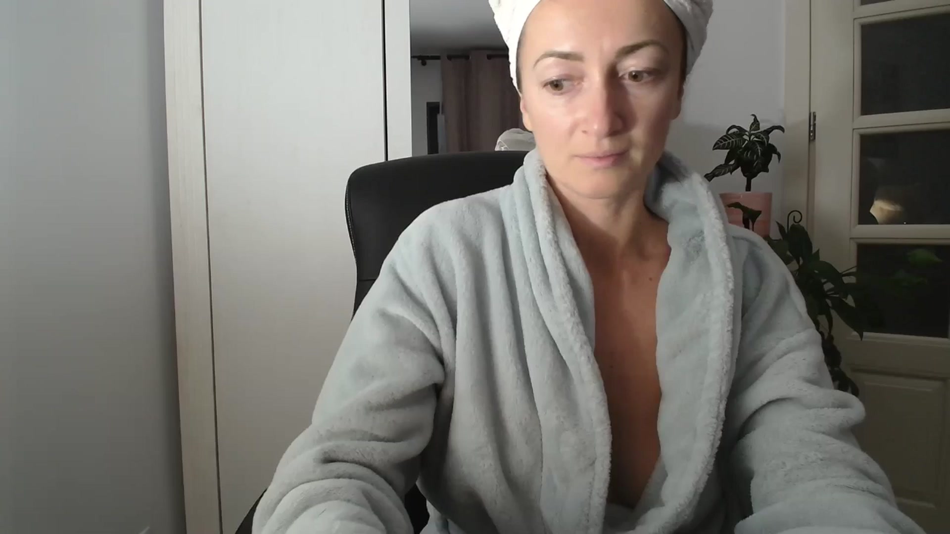 Gallery image thumbnail from AryaS's myfreecams stream on, 11/01/2024, 18:06 image 12 of 20