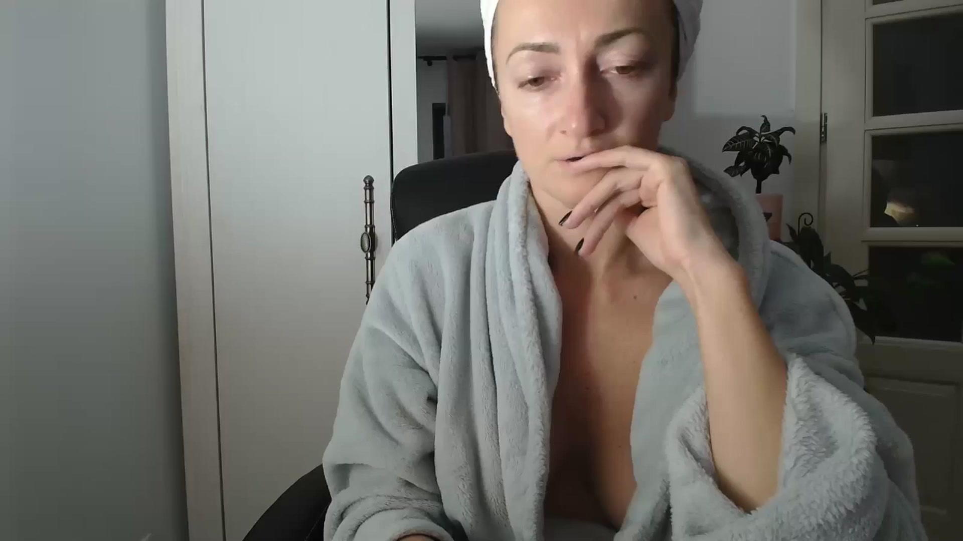 Gallery image thumbnail from AryaS's myfreecams stream on, 11/01/2024, 18:06 image 10 of 20