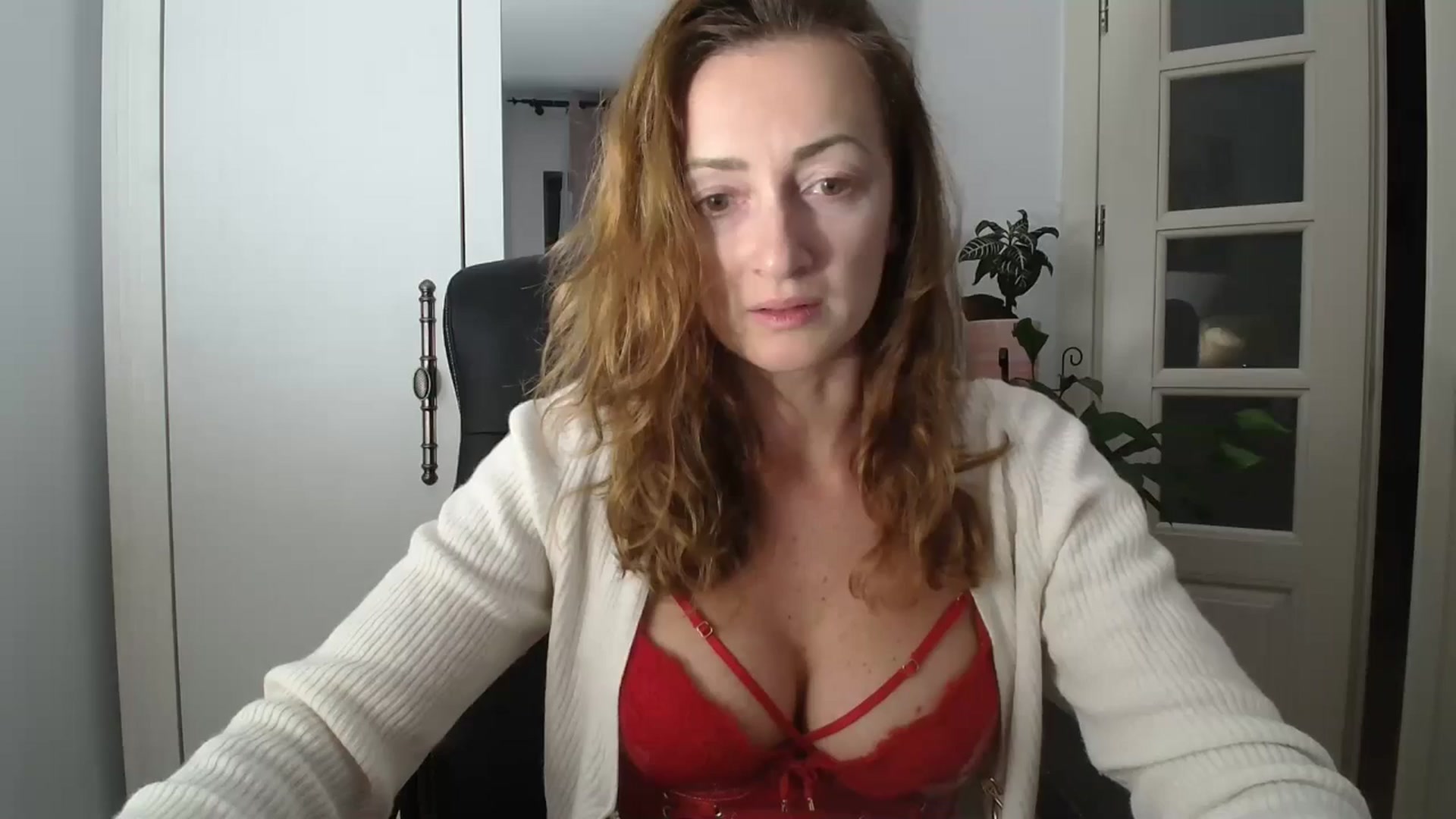 Gallery image thumbnail from AryaS's myfreecams stream on, 11/19/2024, 20:44 image 13 of 20