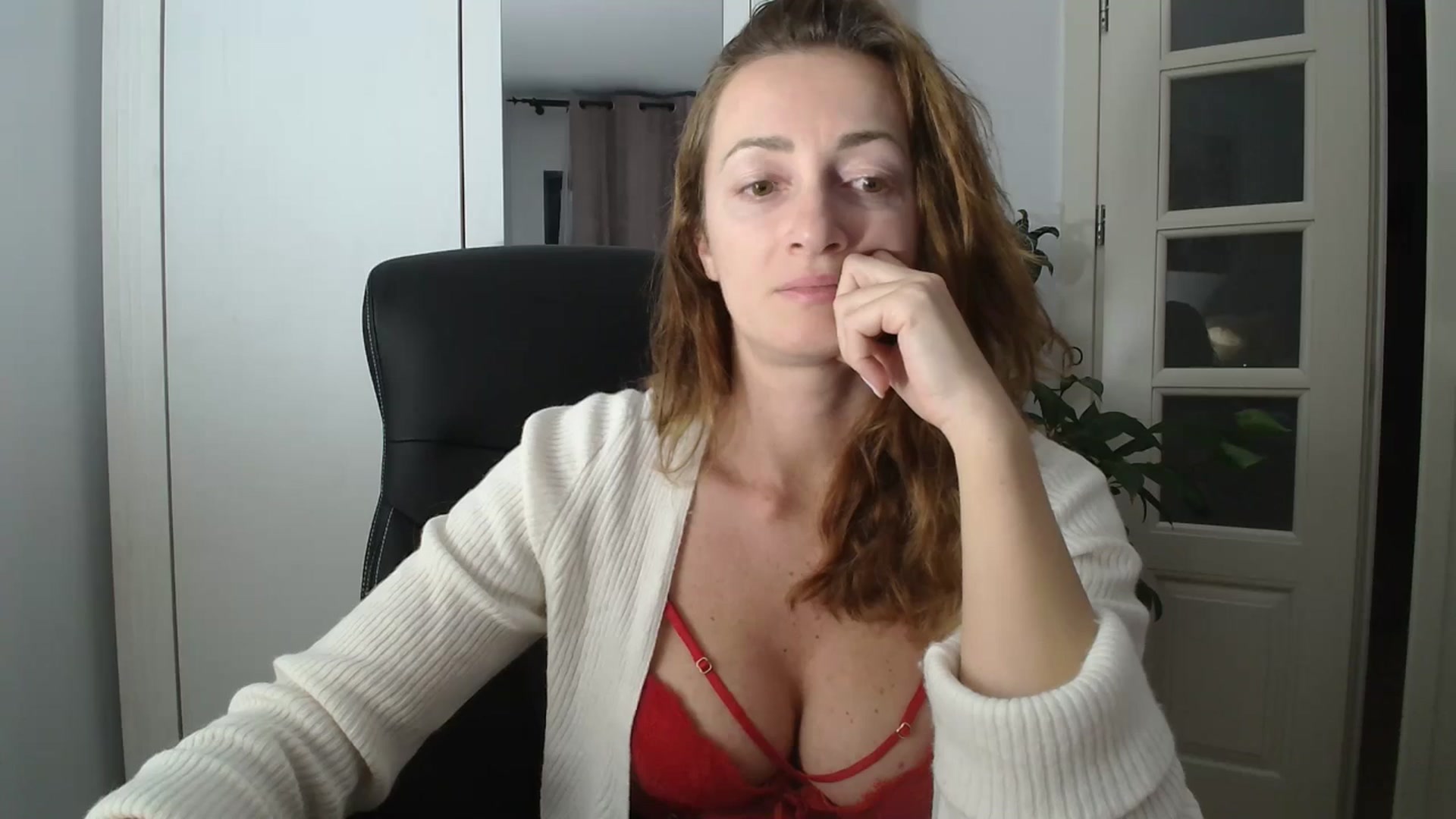 Gallery image thumbnail from AryaS's myfreecams stream on, 11/19/2024, 20:44 image 11 of 20
