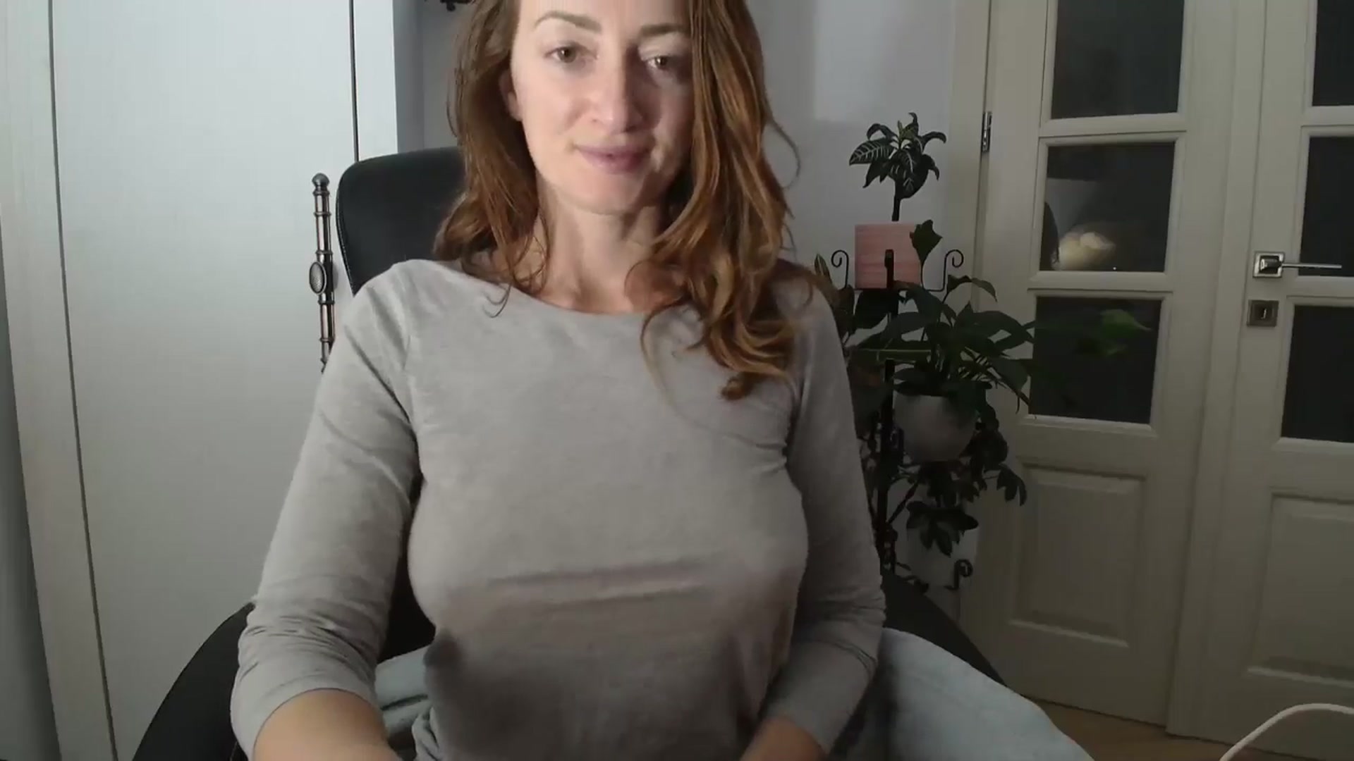 Gallery image thumbnail from AryaS's myfreecams stream on, 11/21/2024, 19:30 image 10 of 20
