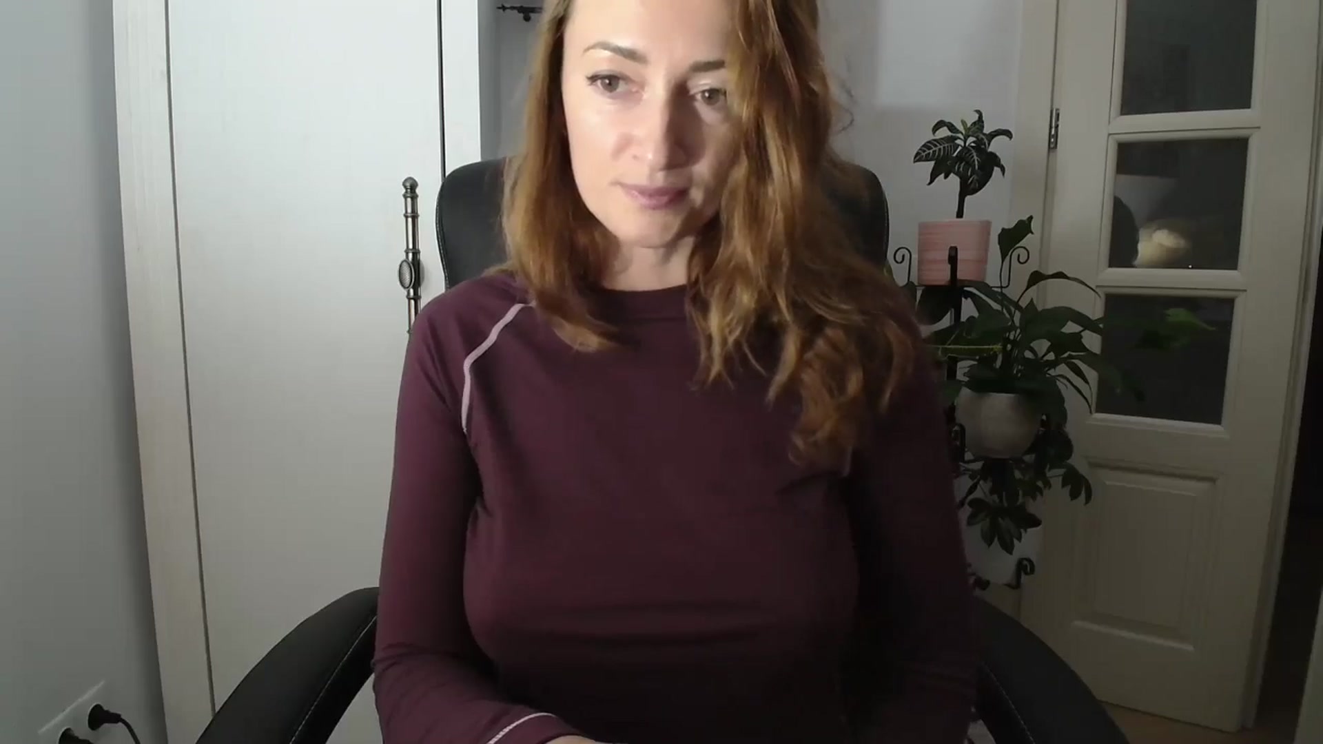 Gallery image thumbnail from AryaS's myfreecams stream on, 11/22/2024, 17:16 image 2 of 20