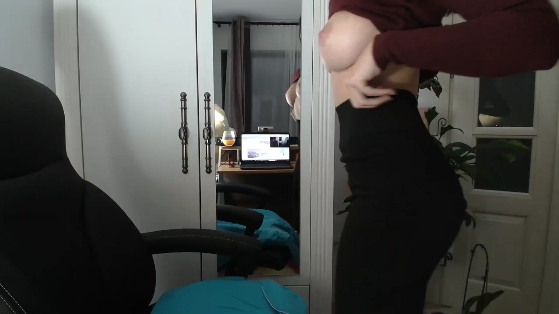 Gallery image thumbnail from AryaS's myfreecams stream on, 12/12/2024, 17:18 image 10 of 20
