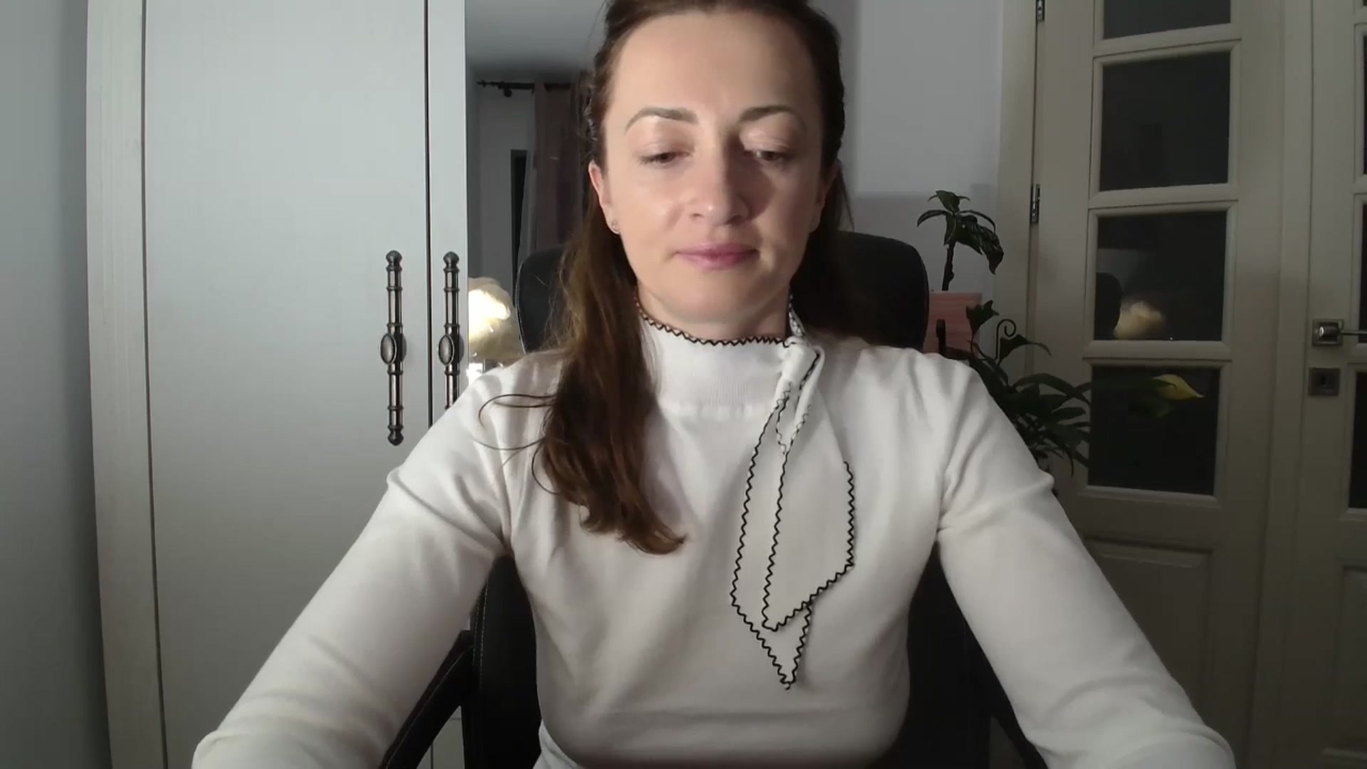Gallery image thumbnail from AryaS's myfreecams stream on, 12/22/2024, 19:42 image 13 of 20