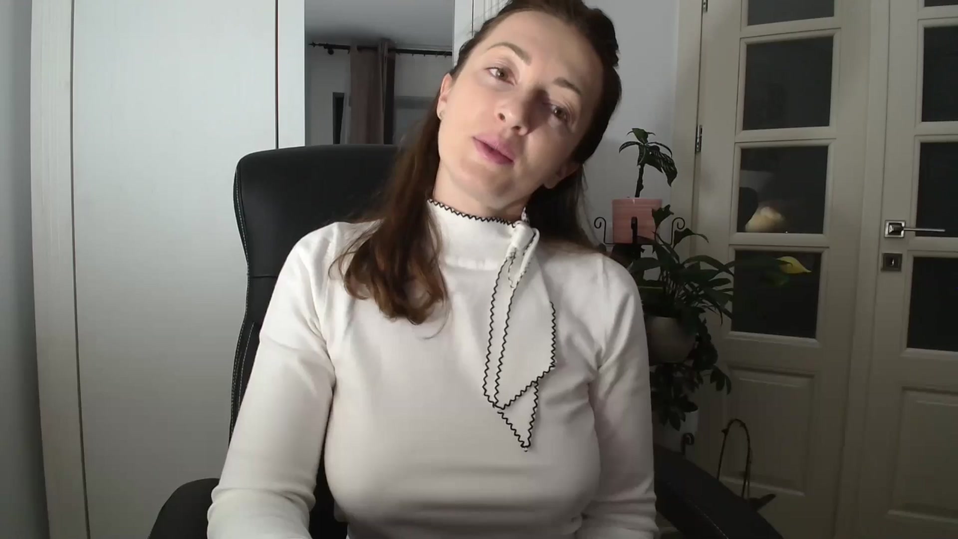 Gallery image thumbnail from AryaS's myfreecams stream on, 12/22/2024, 20:13 image 6 of 20