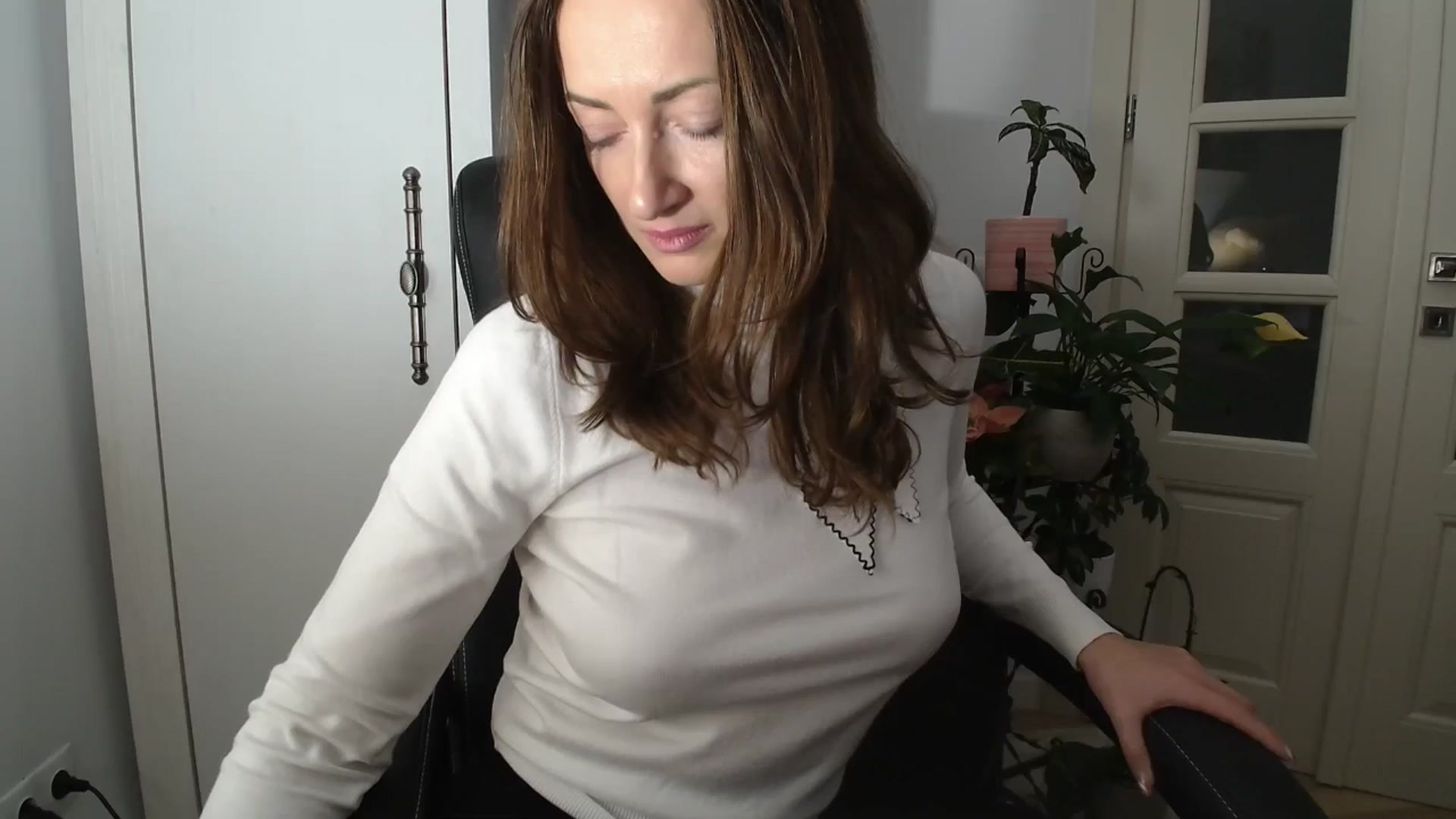 Gallery image thumbnail from AryaS's myfreecams stream on, 12/24/2024, 16:20 image 18 of 20