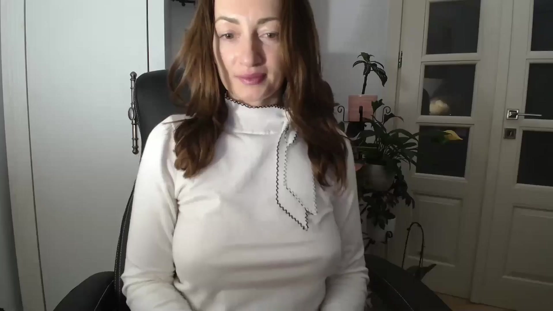 Gallery image thumbnail from AryaS's myfreecams stream on, 12/24/2024, 18:15 image 18 of 20
