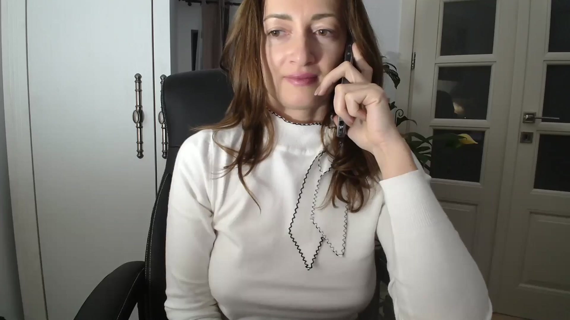 Gallery image thumbnail from AryaS's myfreecams stream on, 12/24/2024, 18:49 image 3 of 20