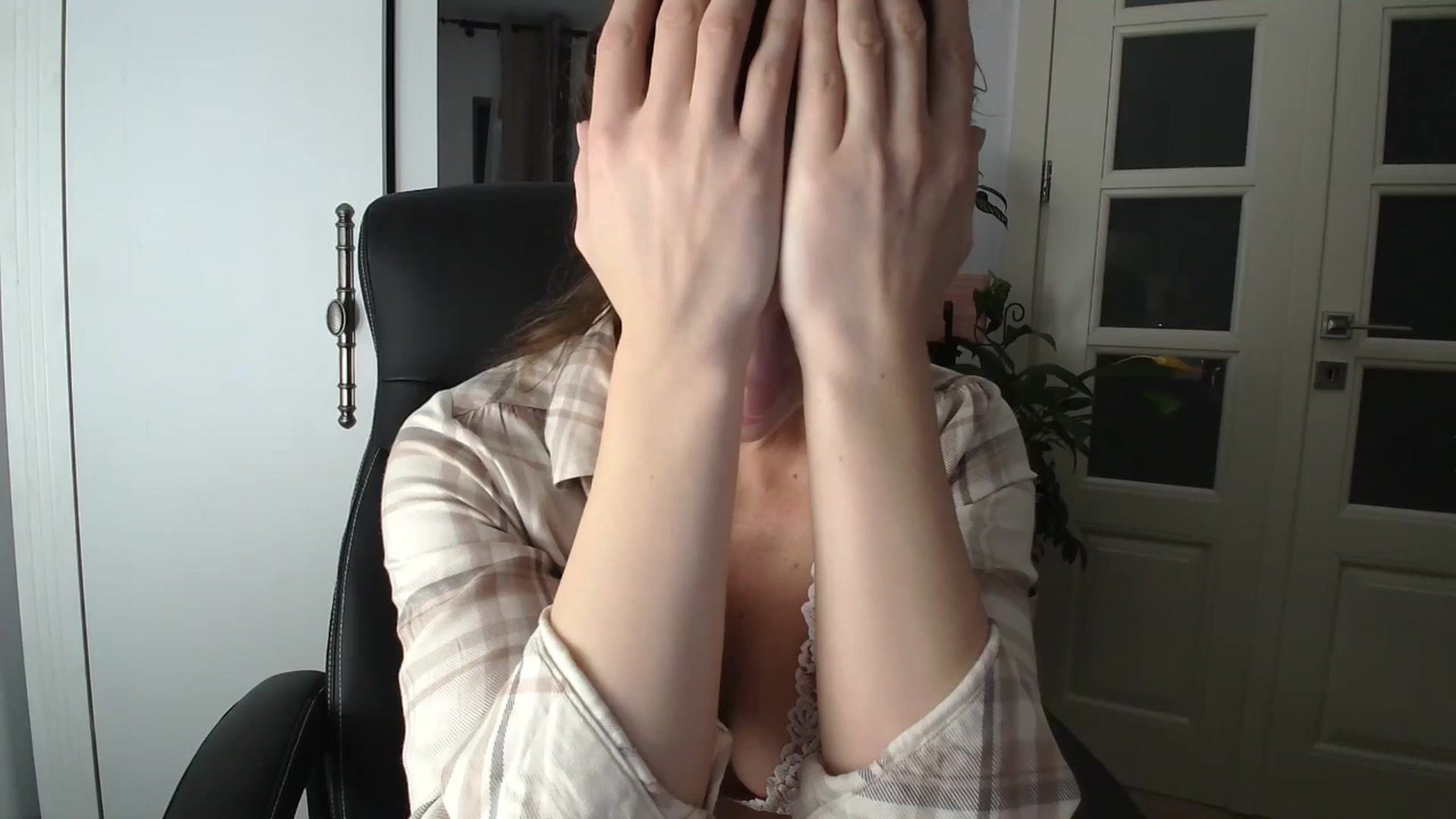 Gallery image thumbnail from AryaS's myfreecams stream on, 12/31/2024, 22:45 image 19 of 20