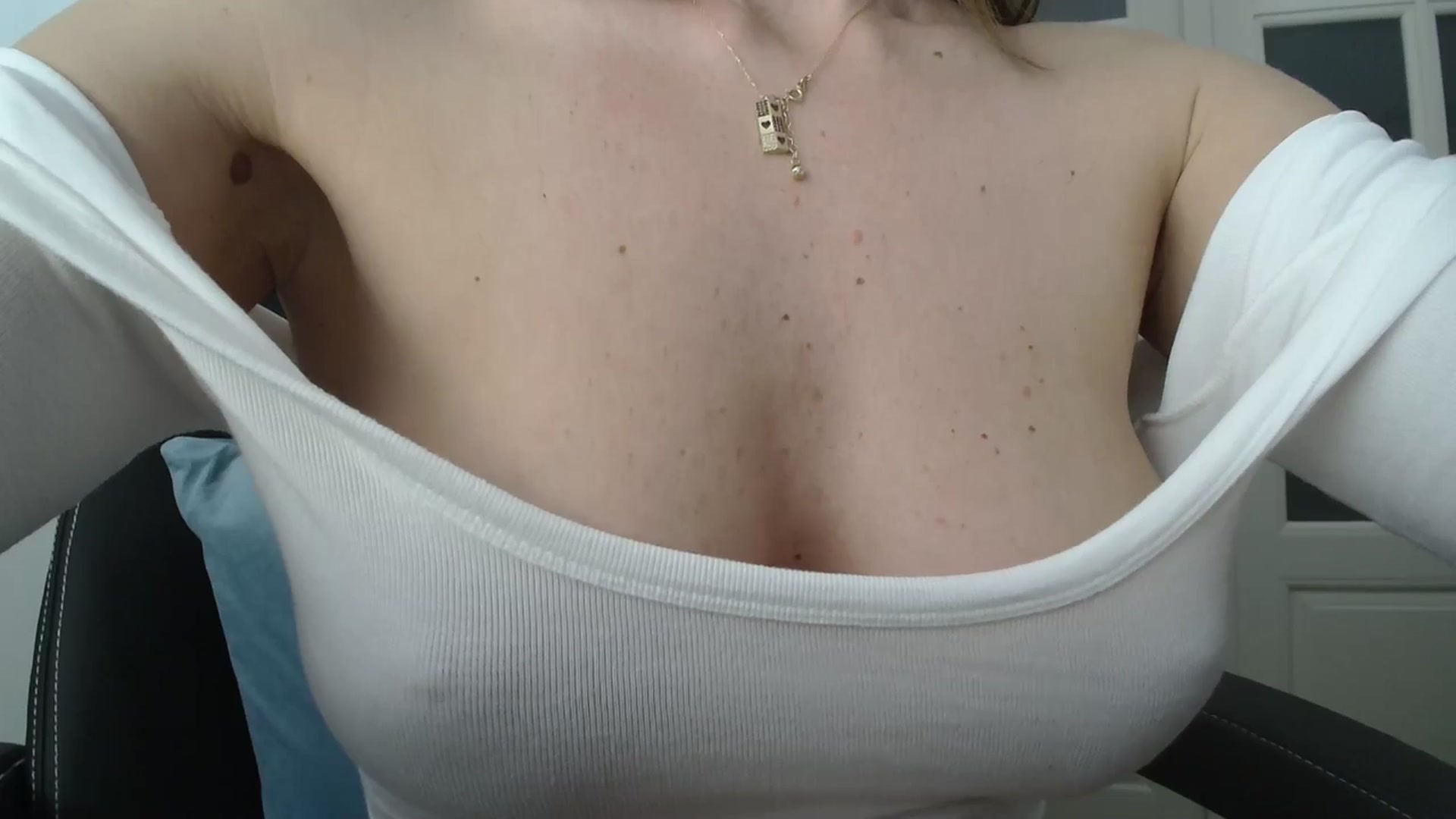 Gallery image thumbnail from AryaS's myfreecams stream on, 01/12/2025, 19:25 image 12 of 20