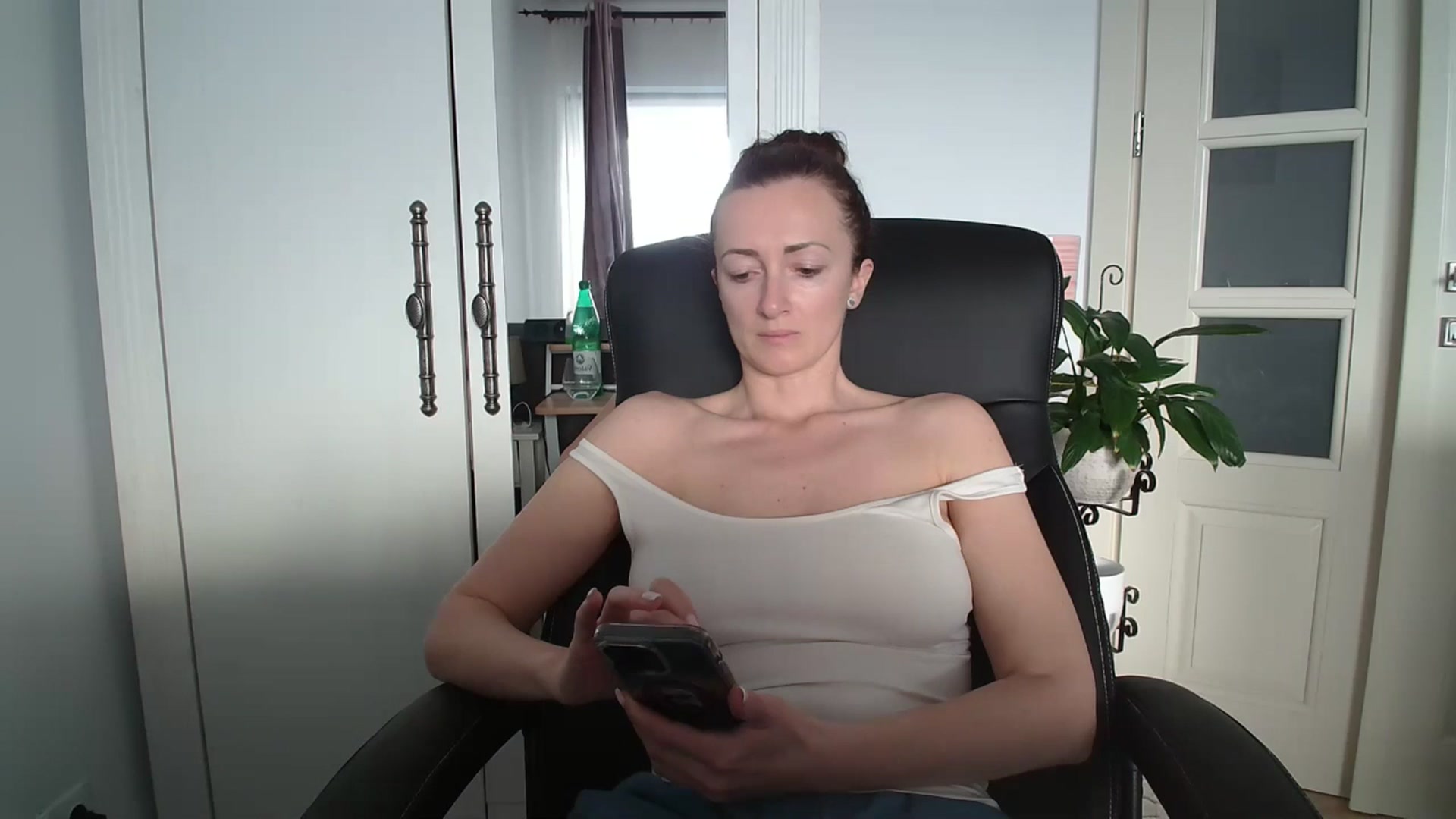Gallery image thumbnail from AryaS's myfreecams stream on, 03/31/2025, 16:05 image 16 of 20