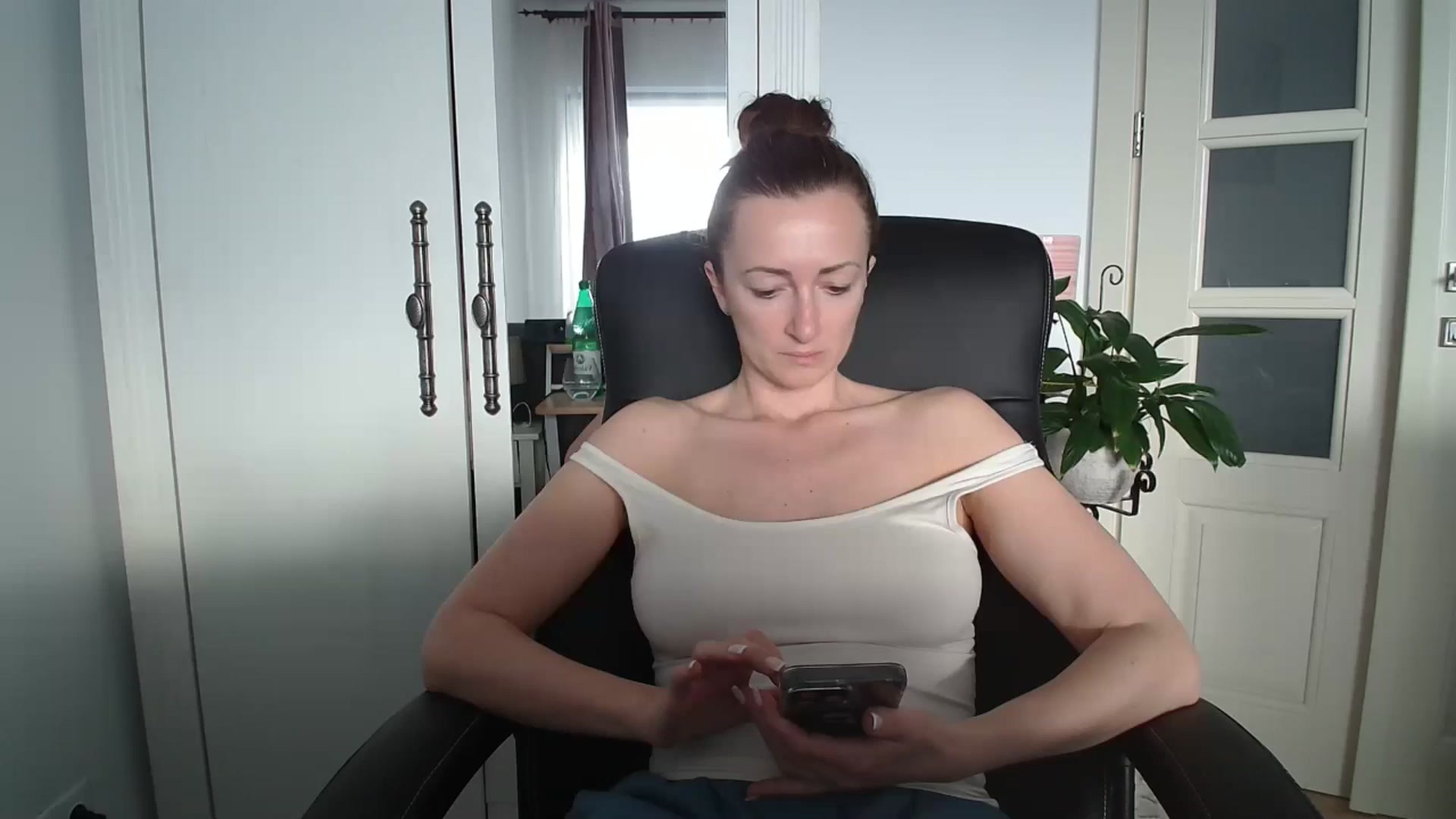 Gallery image thumbnail from AryaS's myfreecams stream on, 03/31/2025, 16:05 image 15 of 20