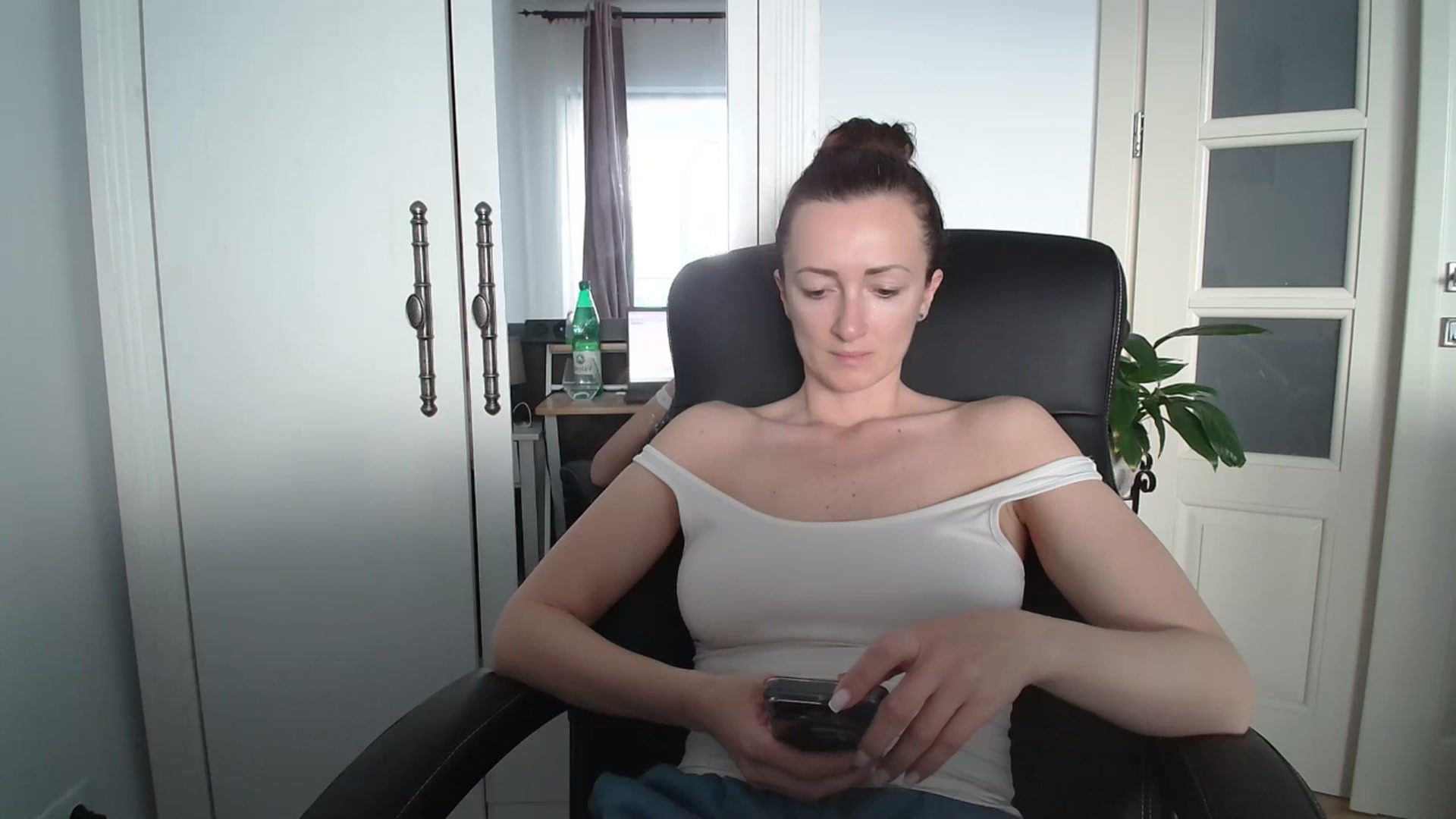 Gallery image thumbnail from AryaS's myfreecams stream on, 03/31/2025, 16:05 image 13 of 20