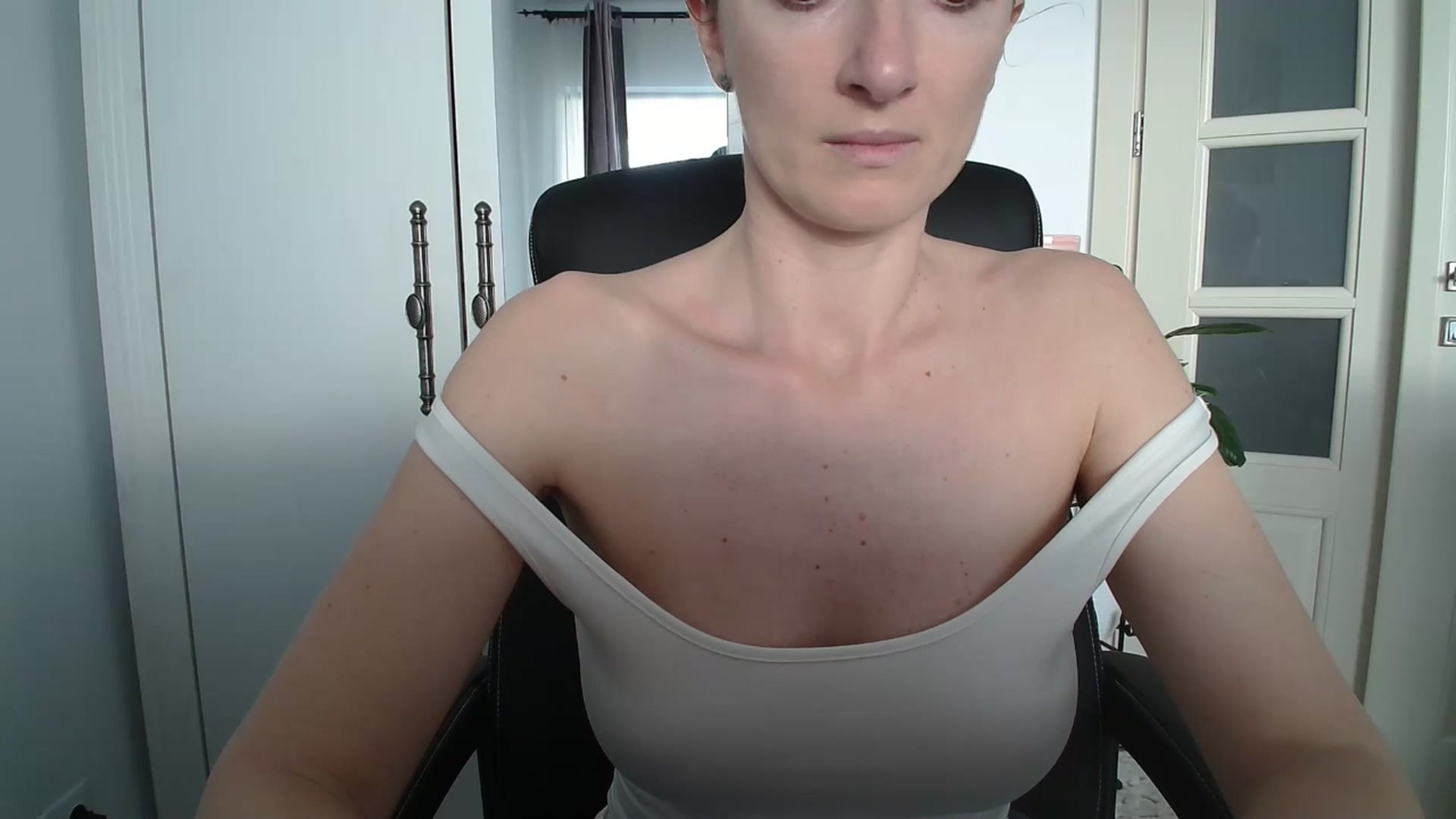Gallery image thumbnail from AryaS's myfreecams stream on, 03/31/2025, 16:05 image 6 of 20