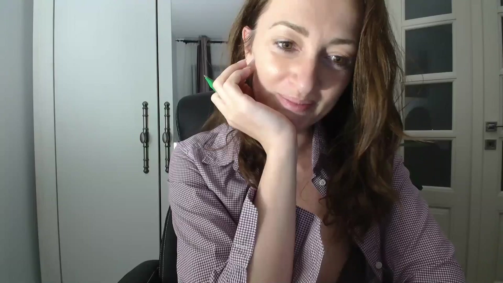 Gallery image thumbnail from AryaS's myfreecams stream on, 04/01/2025, 18:58 image 4 of 20