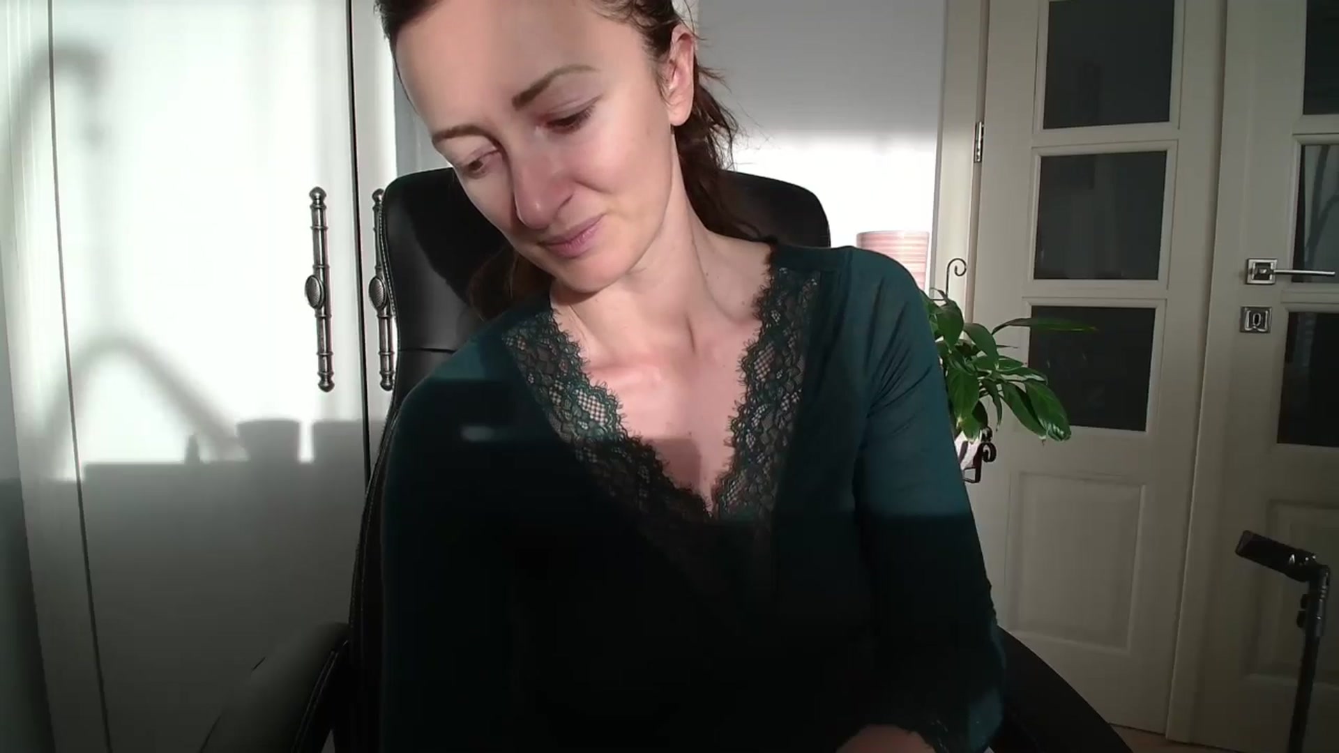 Gallery image thumbnail from AryaS's myfreecams stream on, 04/10/2025, 16:28 image 14 of 20