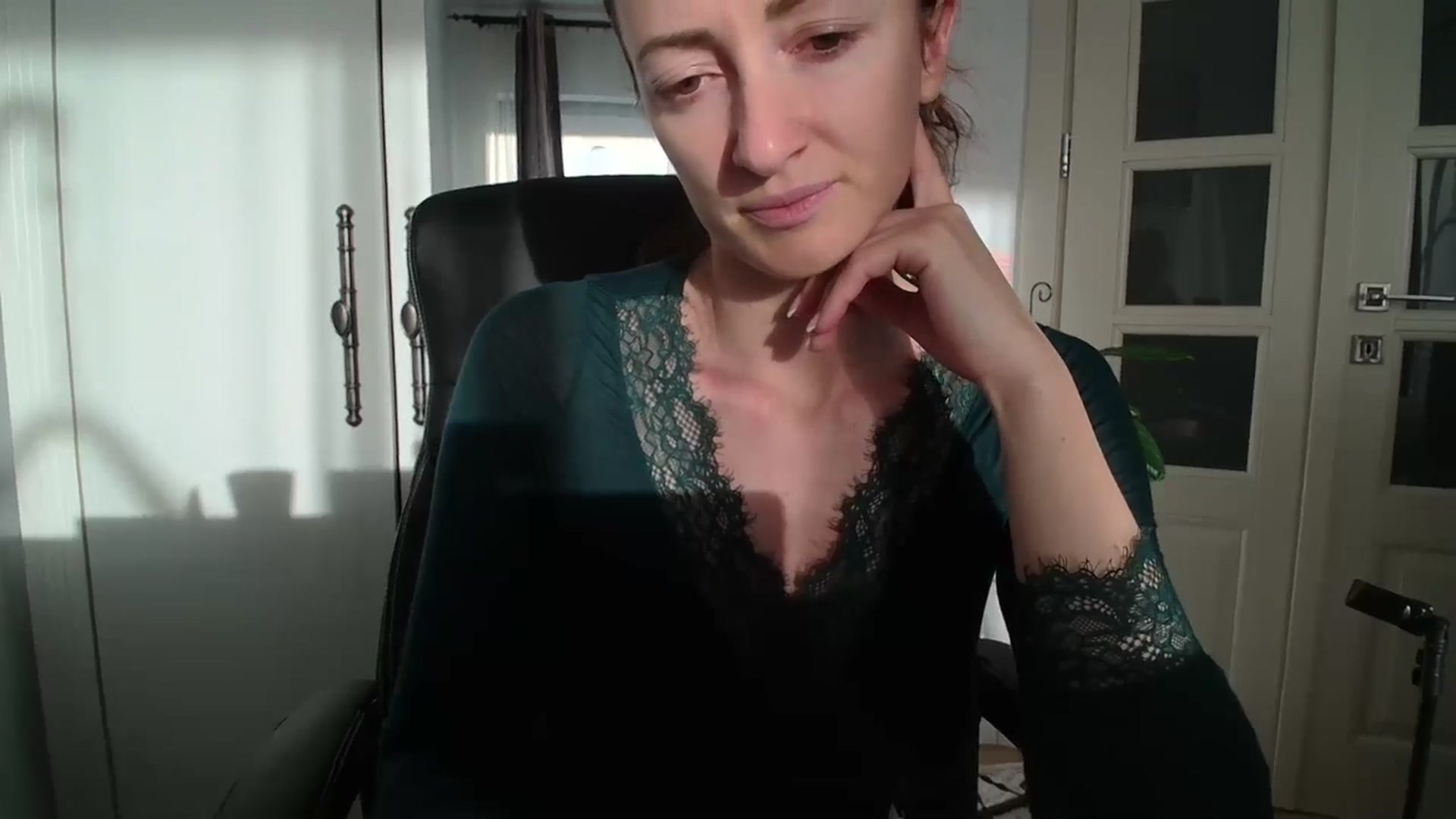 Gallery image thumbnail from AryaS's myfreecams stream on, 04/10/2025, 16:28 image 12 of 20