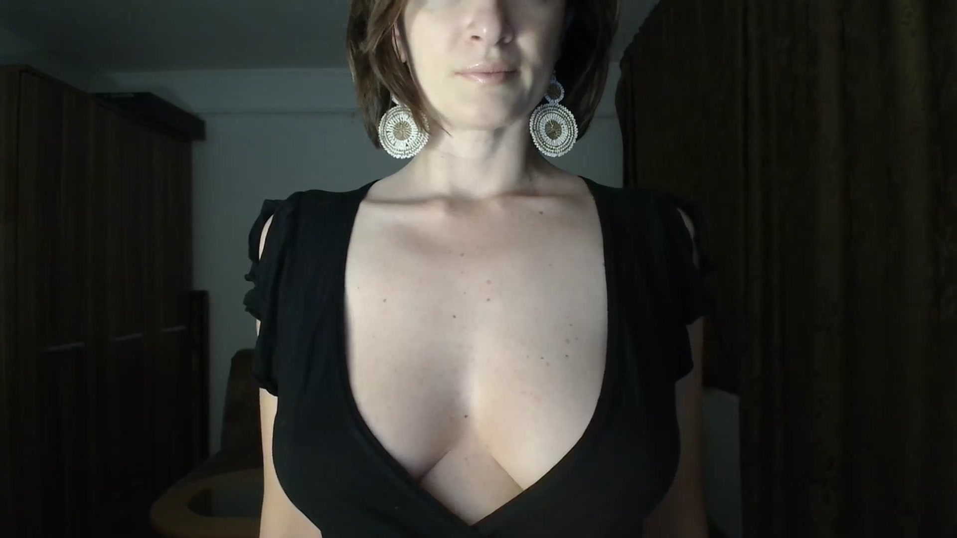 Gallery image thumbnail from AryaS's myfreecams stream on, 12/05/2025, 17:26 image 15 of 20