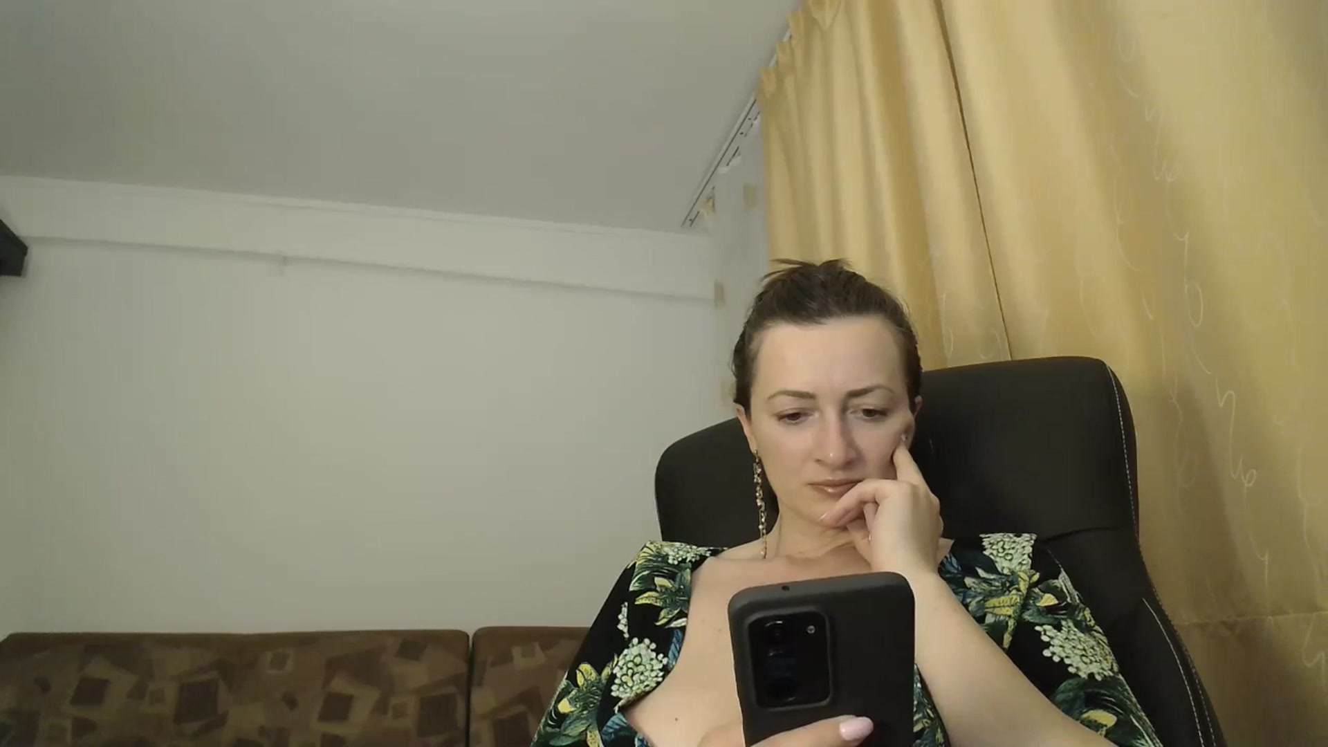 Gallery image thumbnail from AryaS's myfreecams stream on, 05/02/2026, 18:41 image 6 of 20