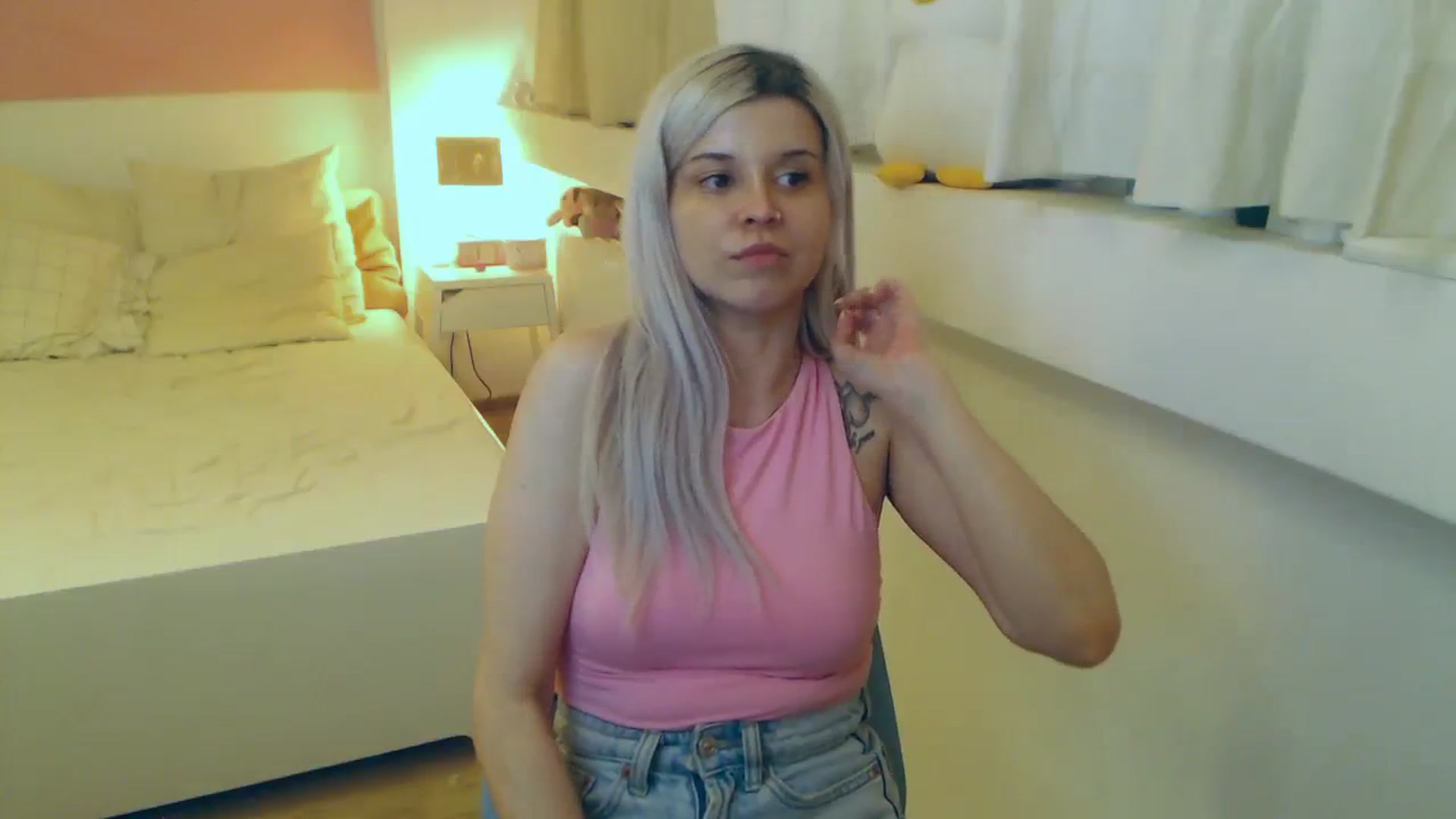 Gallery image thumbnail from Arya_Jolie's myfreecams stream on, 08/08/2023, 17:13 image 6 of 20