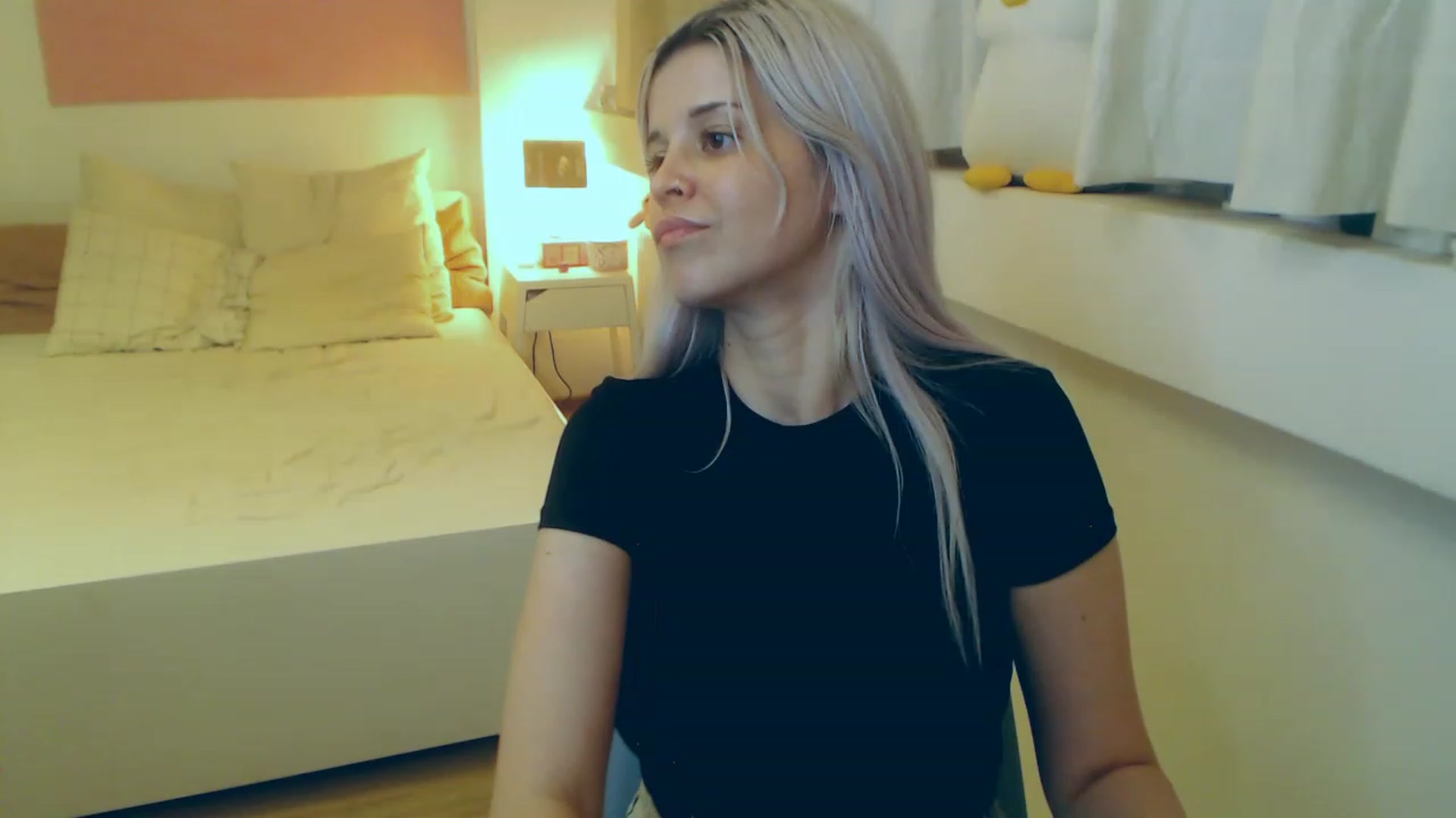 Gallery image thumbnail from Arya_Jolie's myfreecams stream on, 08/08/2023, 19:11 image 8 of 20