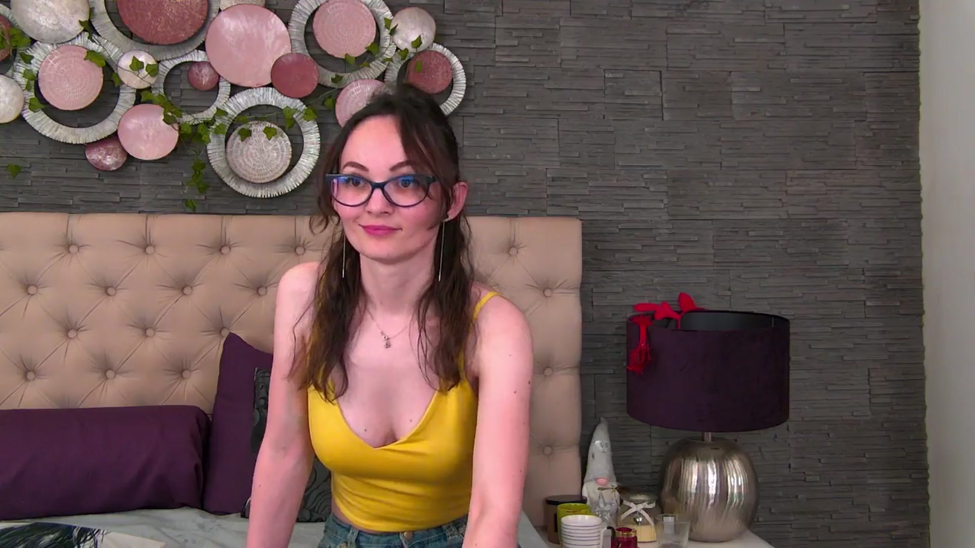 Gallery image thumbnail from Arya_Joy's myfreecams stream on, 04/19/2026, 11:42 image 12 of 20