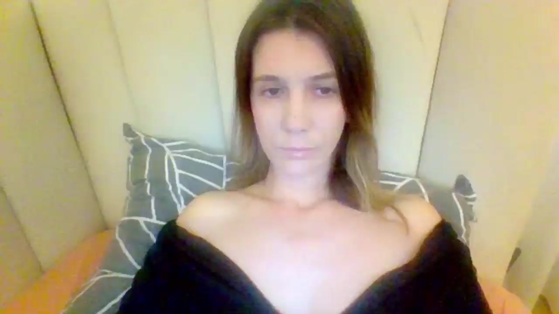 Gallery image thumbnail from AryanaFantasy's myfreecams stream on, 12/22/2025, 12:01 image 2 of 20