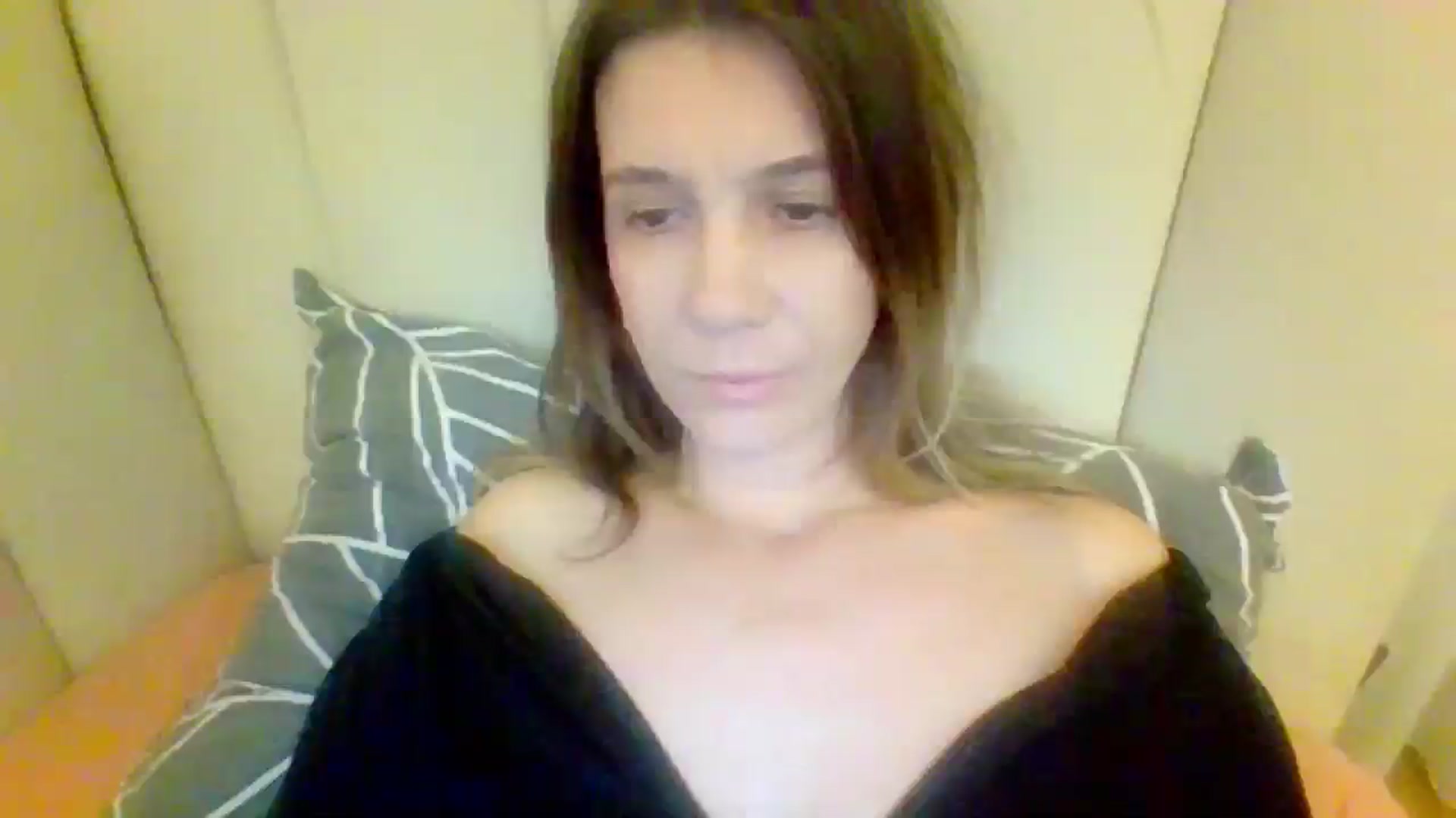 Gallery image thumbnail from AryanaFantasy's myfreecams stream on, 12/22/2025, 12:01 image 8 of 20
