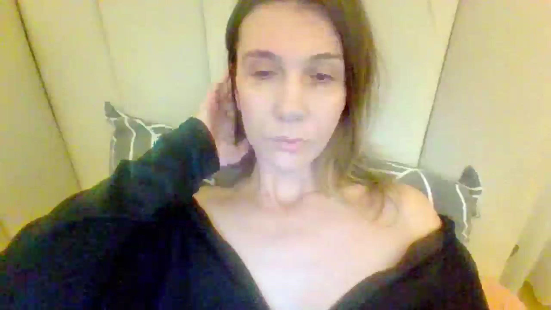Gallery image thumbnail from AryanaFantasy's myfreecams stream on, 12/22/2025, 12:01 image 10 of 20