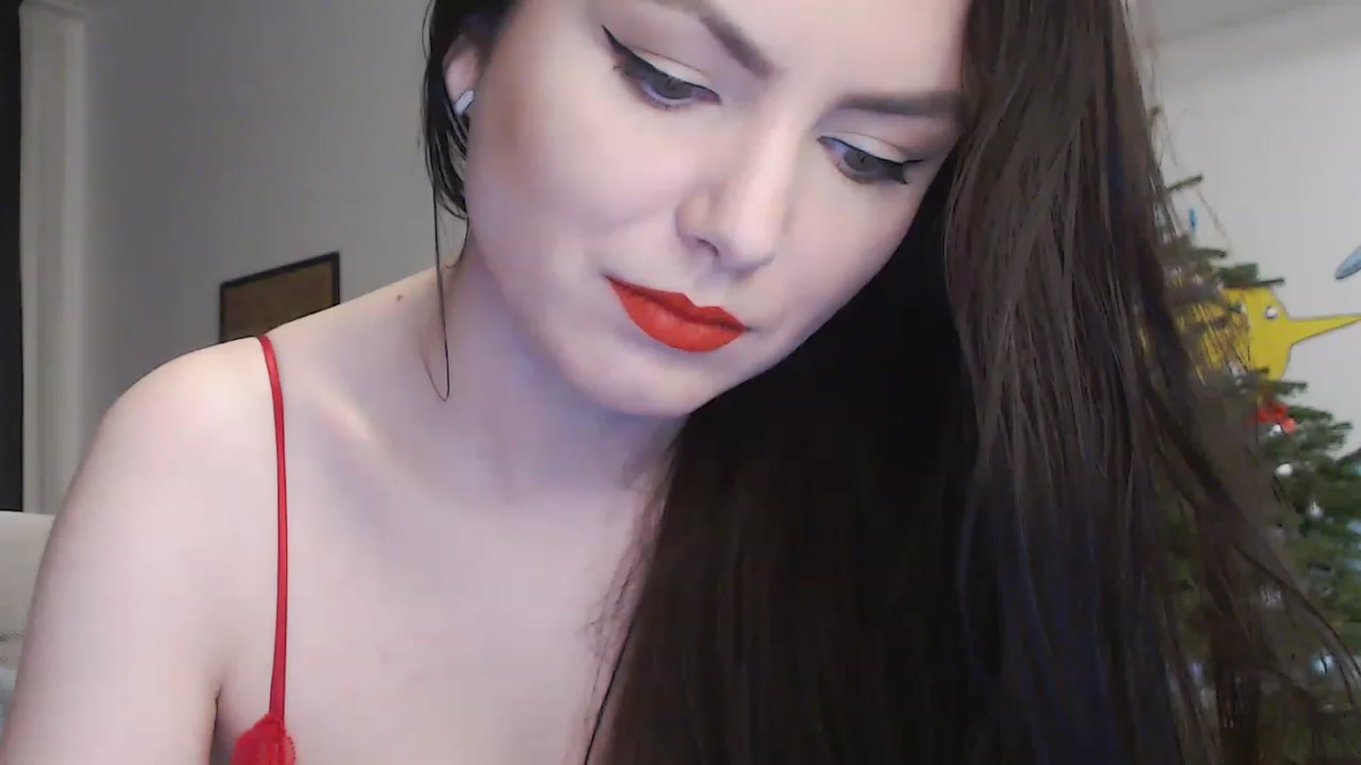 Gallery image thumbnail from Aryelle_'s myfreecams stream on, 12/27/2022, 24:57 image 8 of 20
