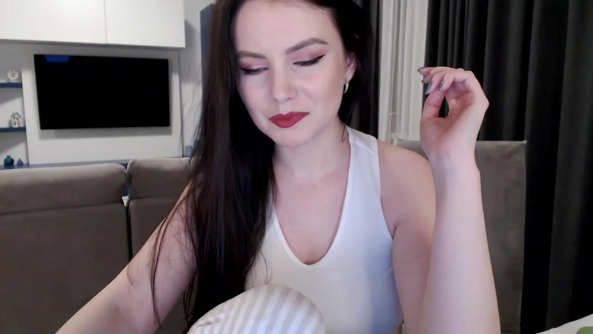 Gallery image thumbnail from Aryelle_'s myfreecams stream on, 04/16/2024, 22:59 image 17 of 20