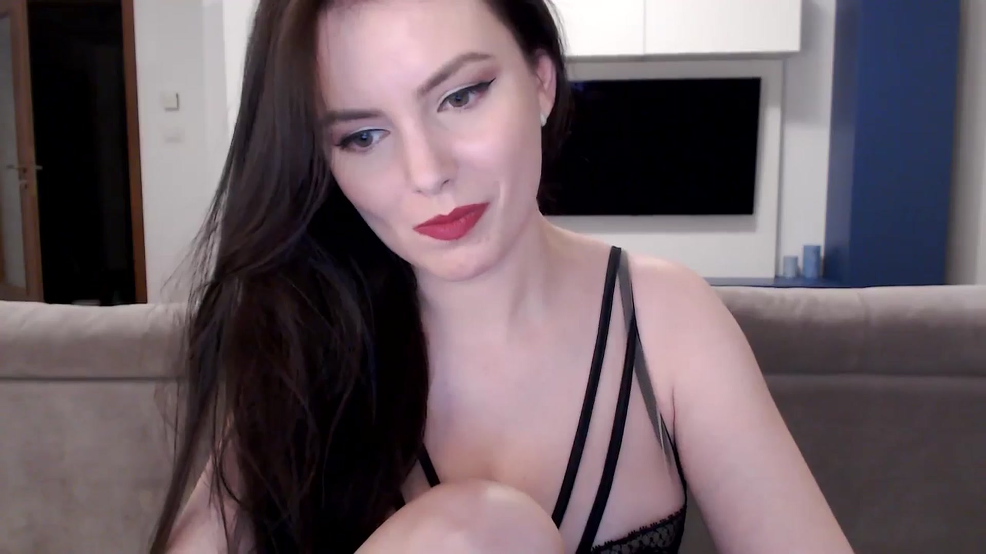 Gallery image thumbnail from Aryelle_'s myfreecams stream on, 06/19/2024, 01:15 image 2 of 20