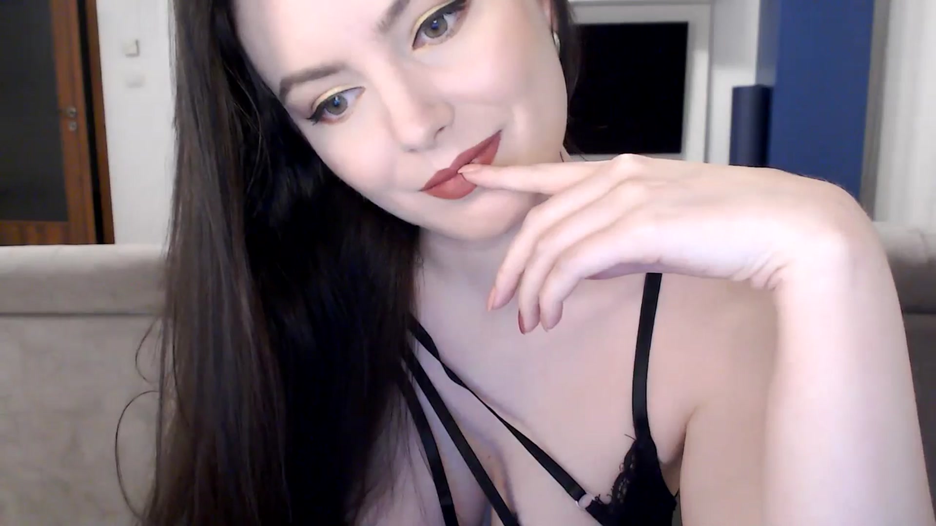 Gallery image thumbnail from Aryelle_'s myfreecams stream on, 09/17/2024, 04:43 image 12 of 20
