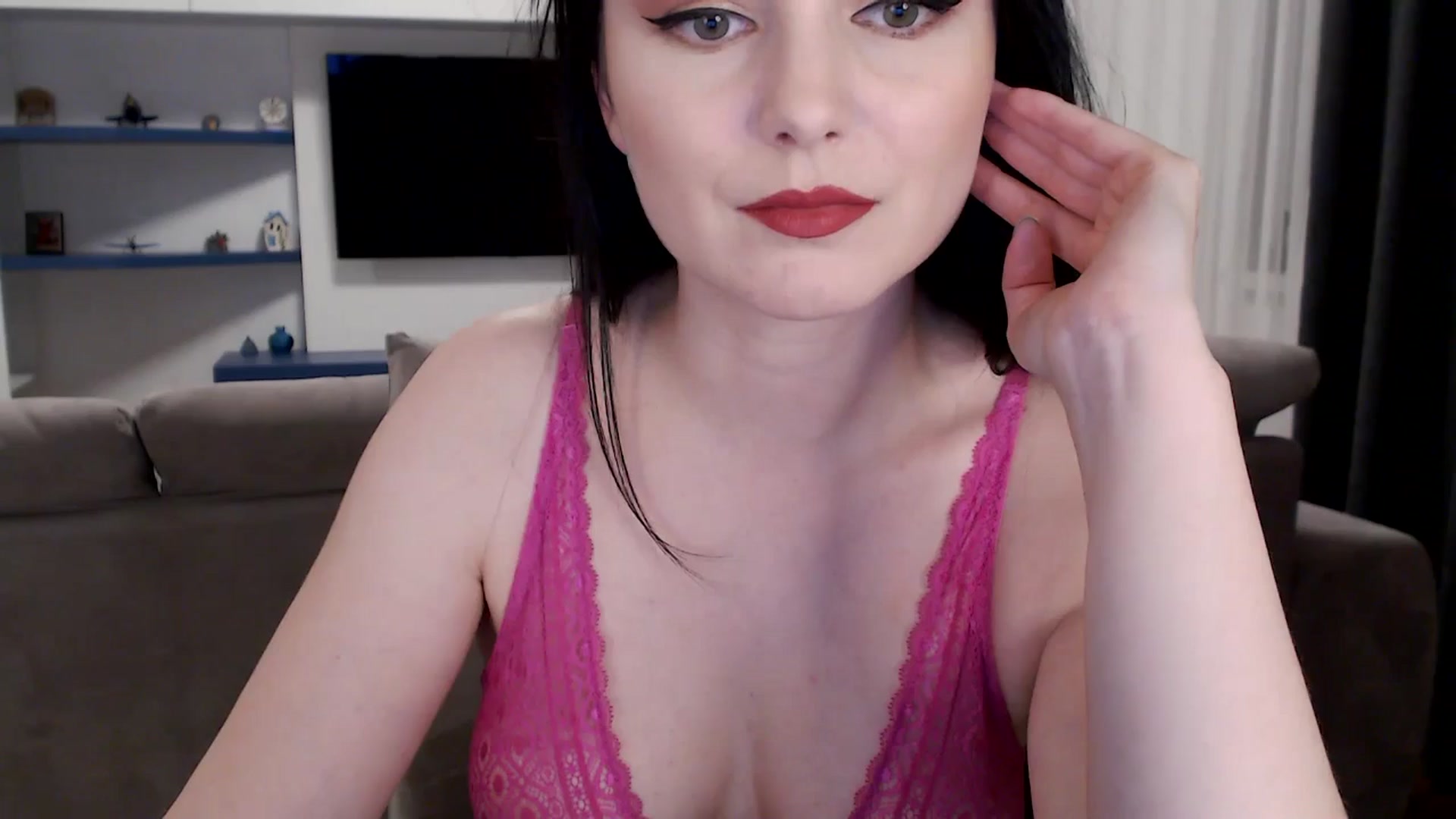 Gallery image thumbnail from Aryelle_'s myfreecams stream on, 10/29/2024, 23:37 image 13 of 20