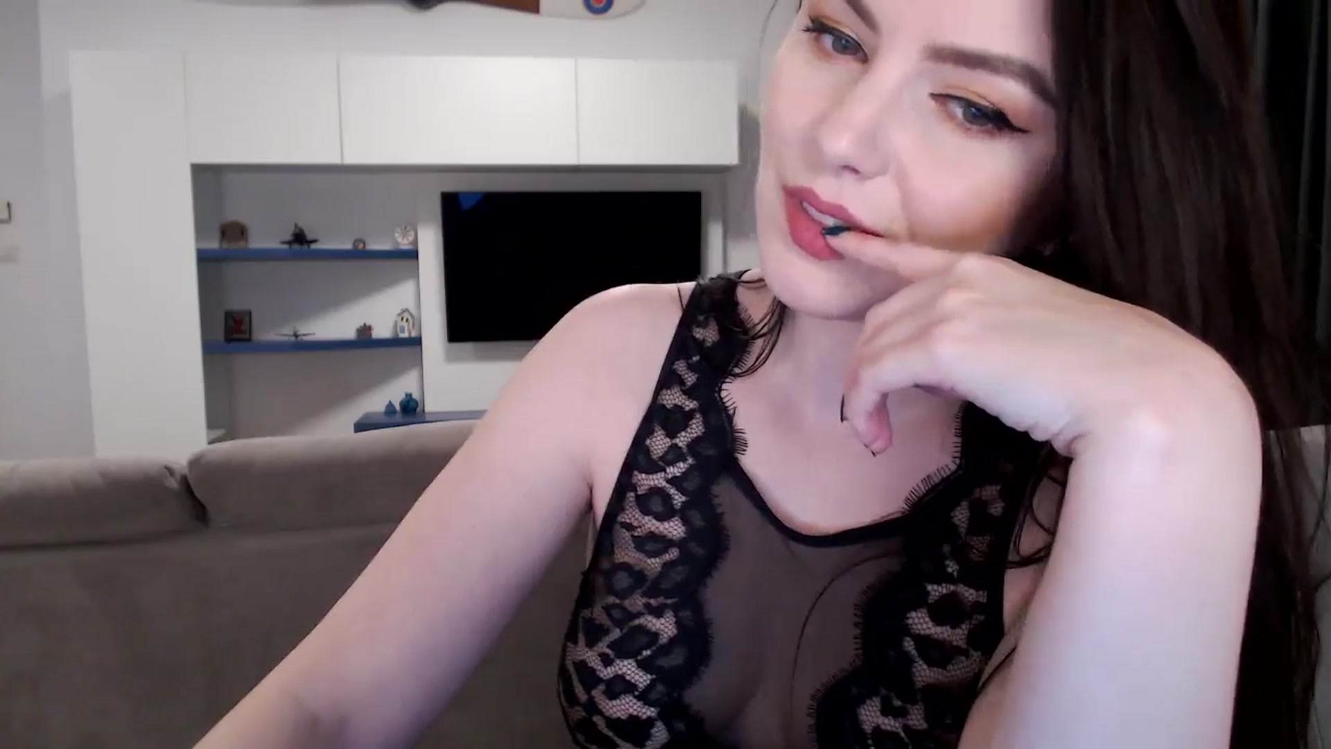 Gallery image thumbnail from Aryelle_'s myfreecams stream on, 12/19/2024, 24:27 image 2 of 20
