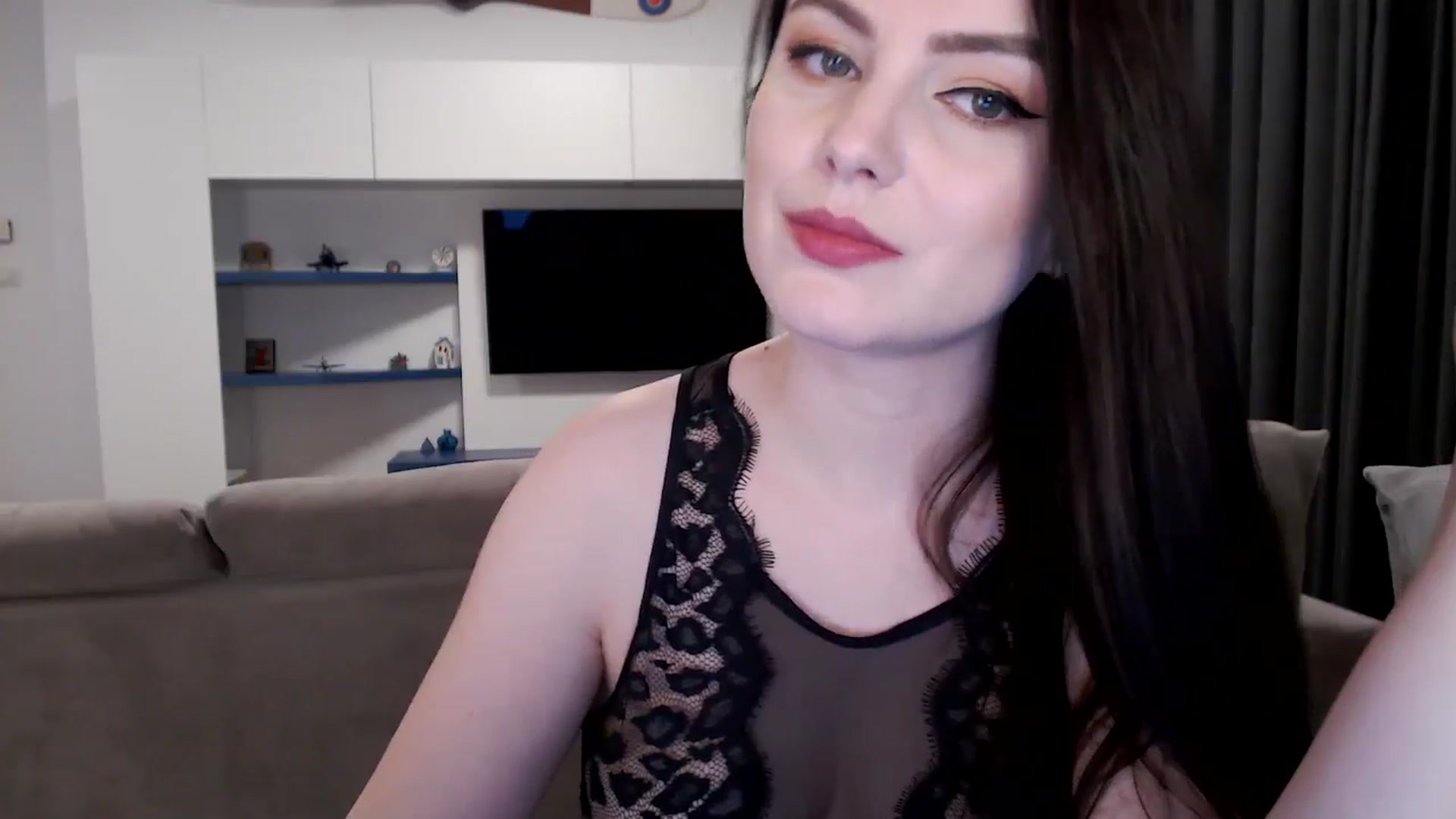 Gallery image thumbnail from Aryelle_'s myfreecams stream on, 12/19/2024, 24:27 image 12 of 20